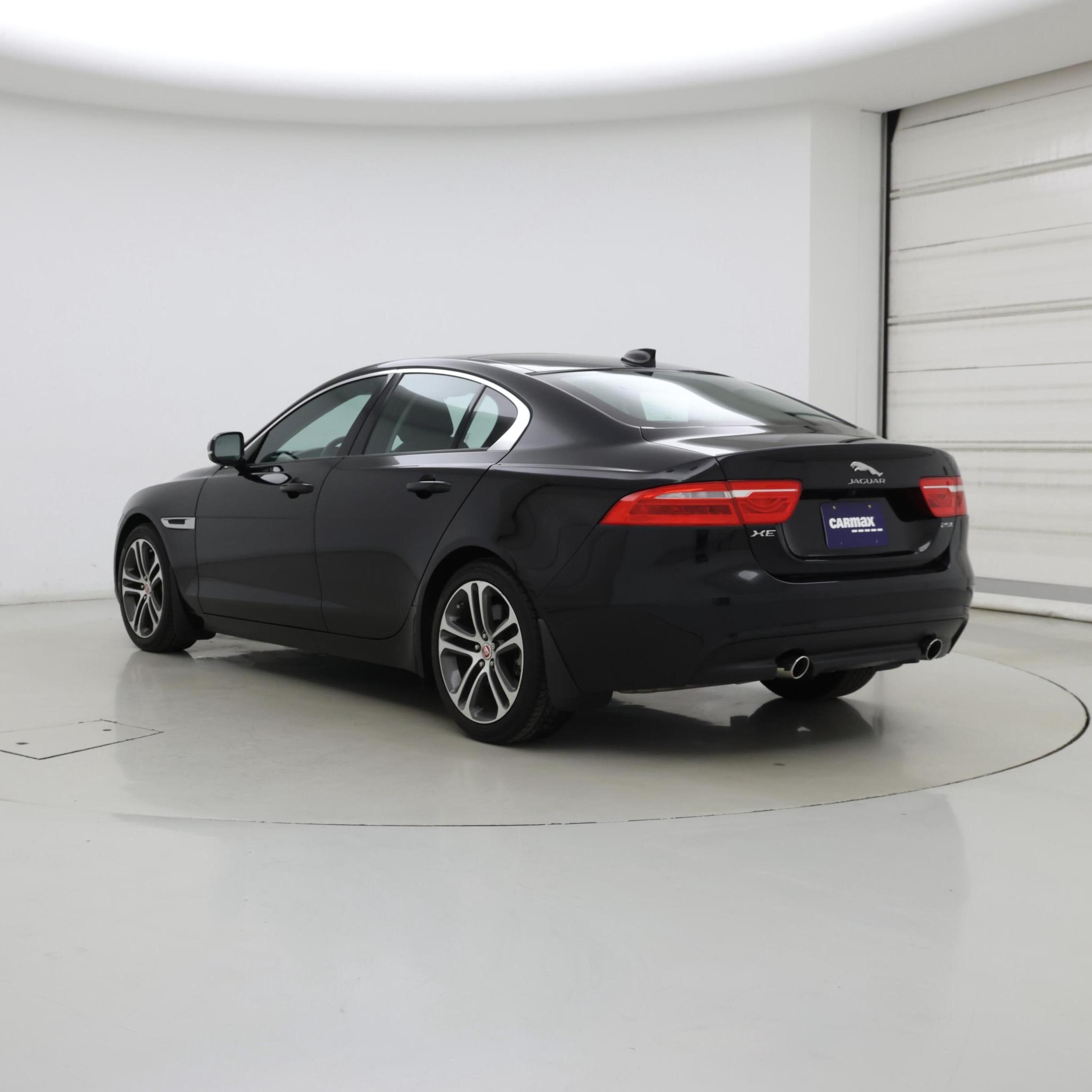 Thumbnail: 2017 Jaguar XE - 2