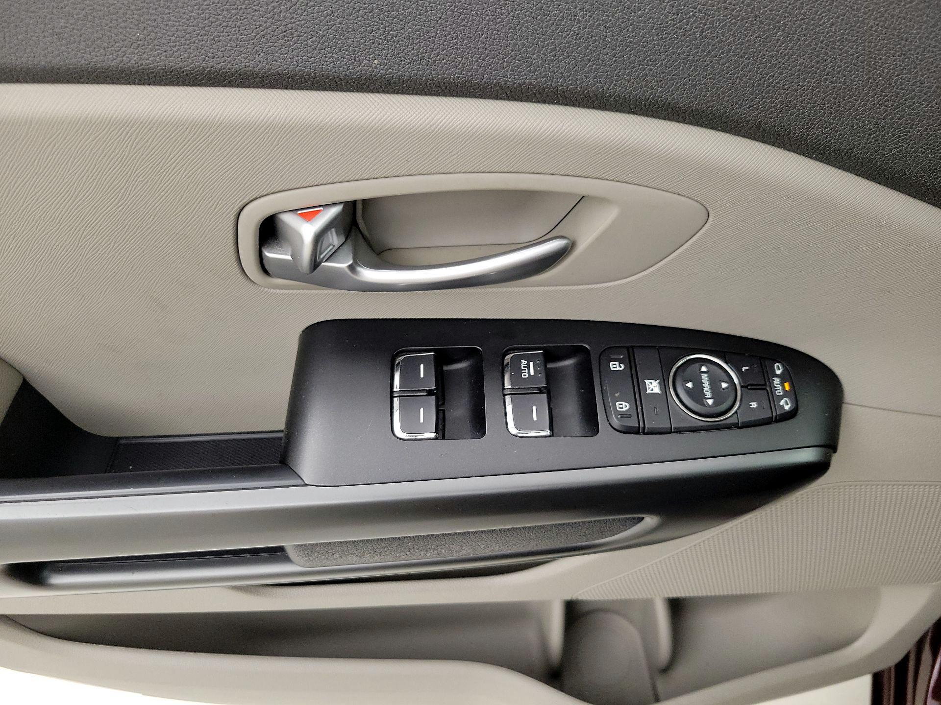 Thumbnail: 2018 Kia Sedona - 12