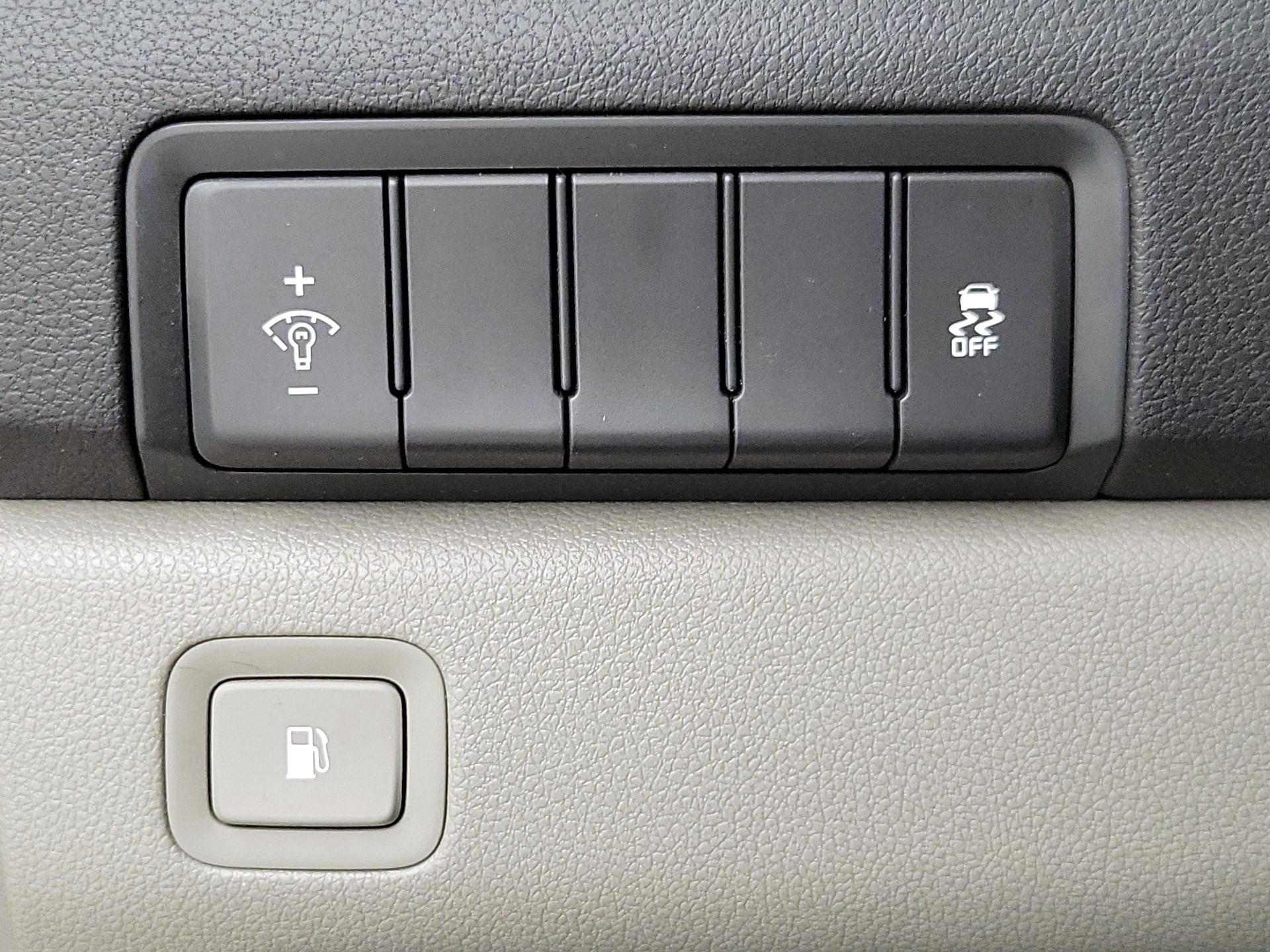 Thumbnail: 2018 Kia Sedona - 13