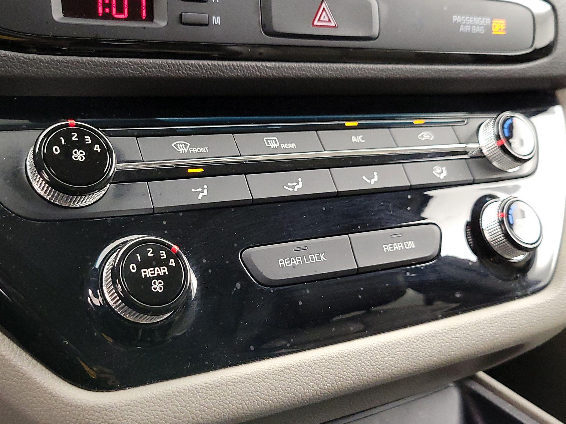 Thumbnail: 2018 Kia Sedona - 16