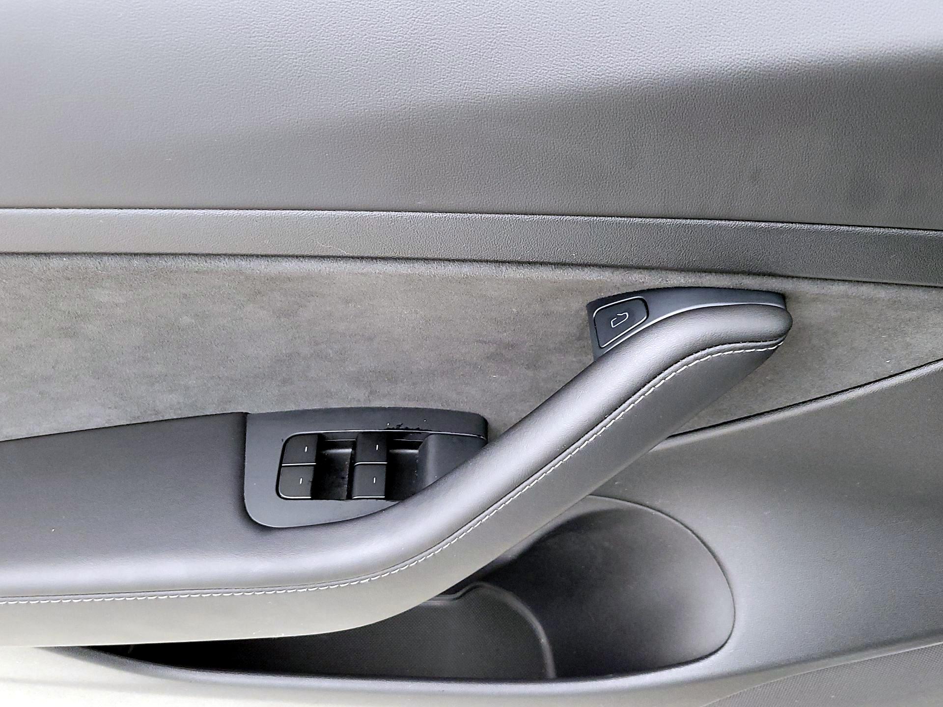 Thumbnail: 2021 Tesla Model 3 - 12