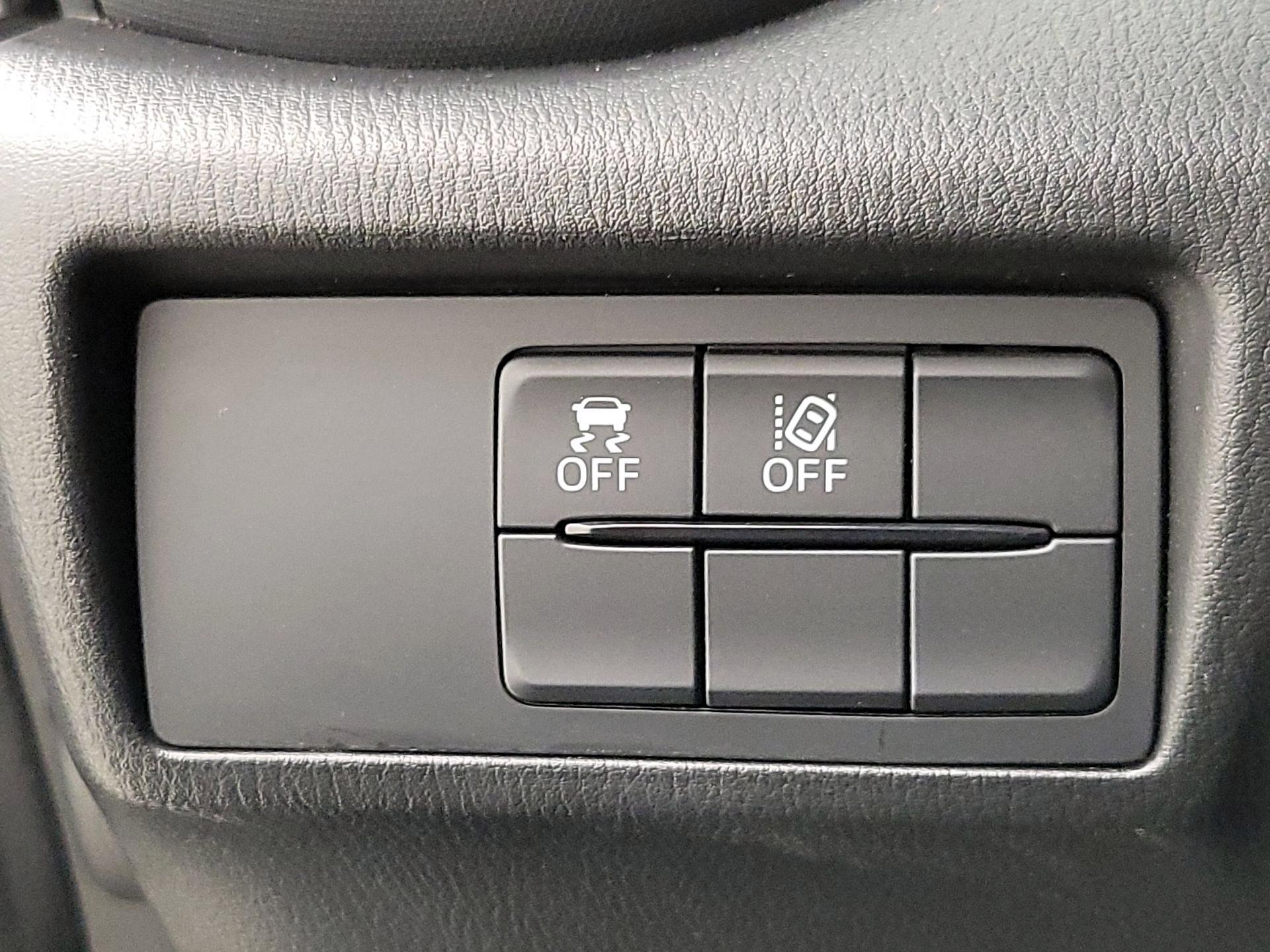 Thumbnail: 2020 Mazda MX-5 Miata - 12