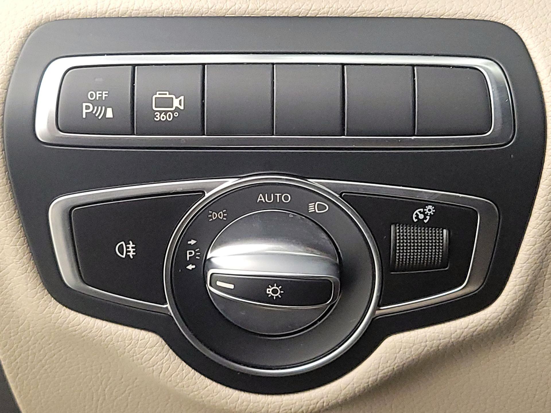 Thumbnail: 2019 Mercedes-Benz GLC - 13