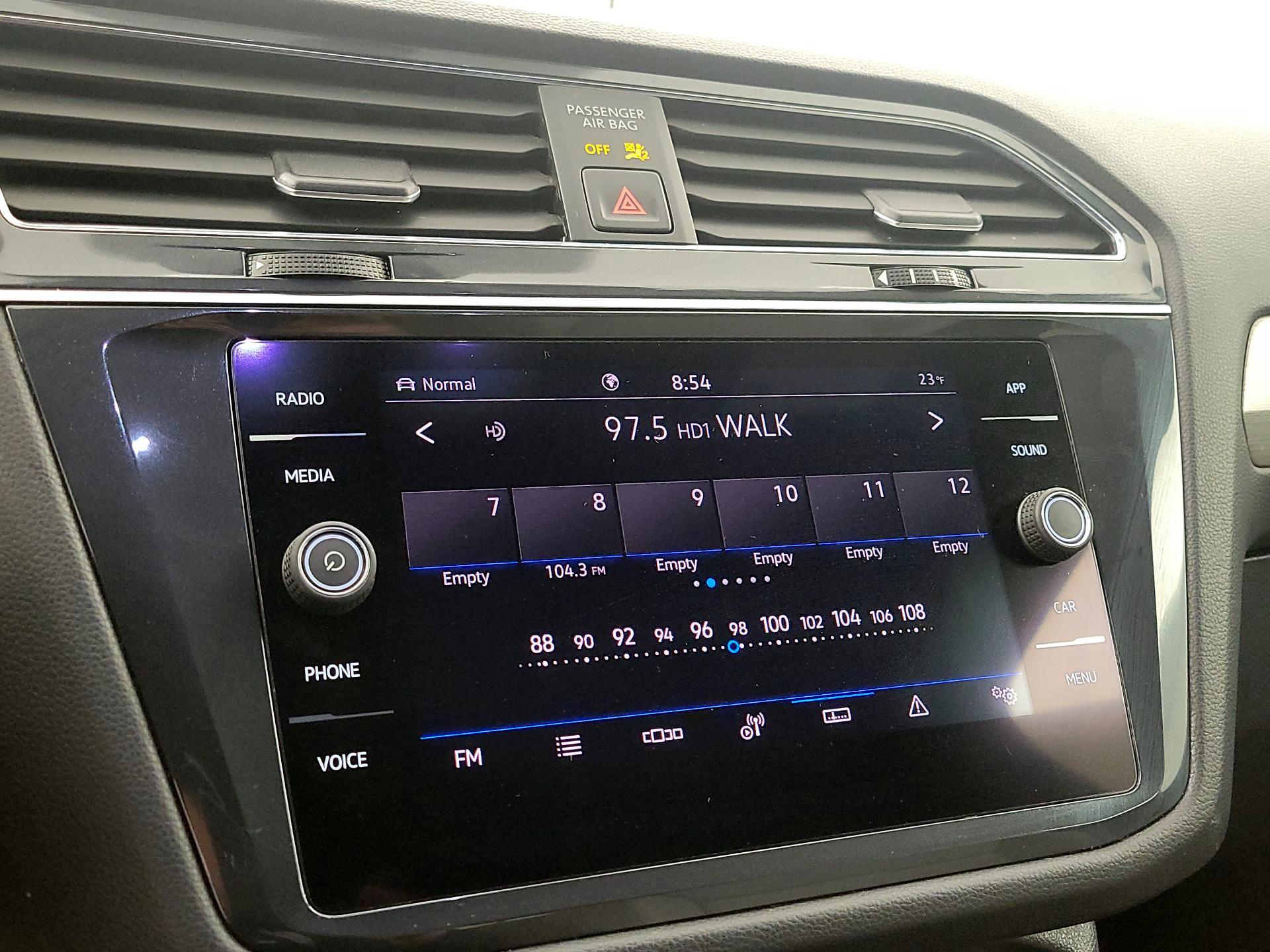 Thumbnail: 2021 Volkswagen Tiguan - 15