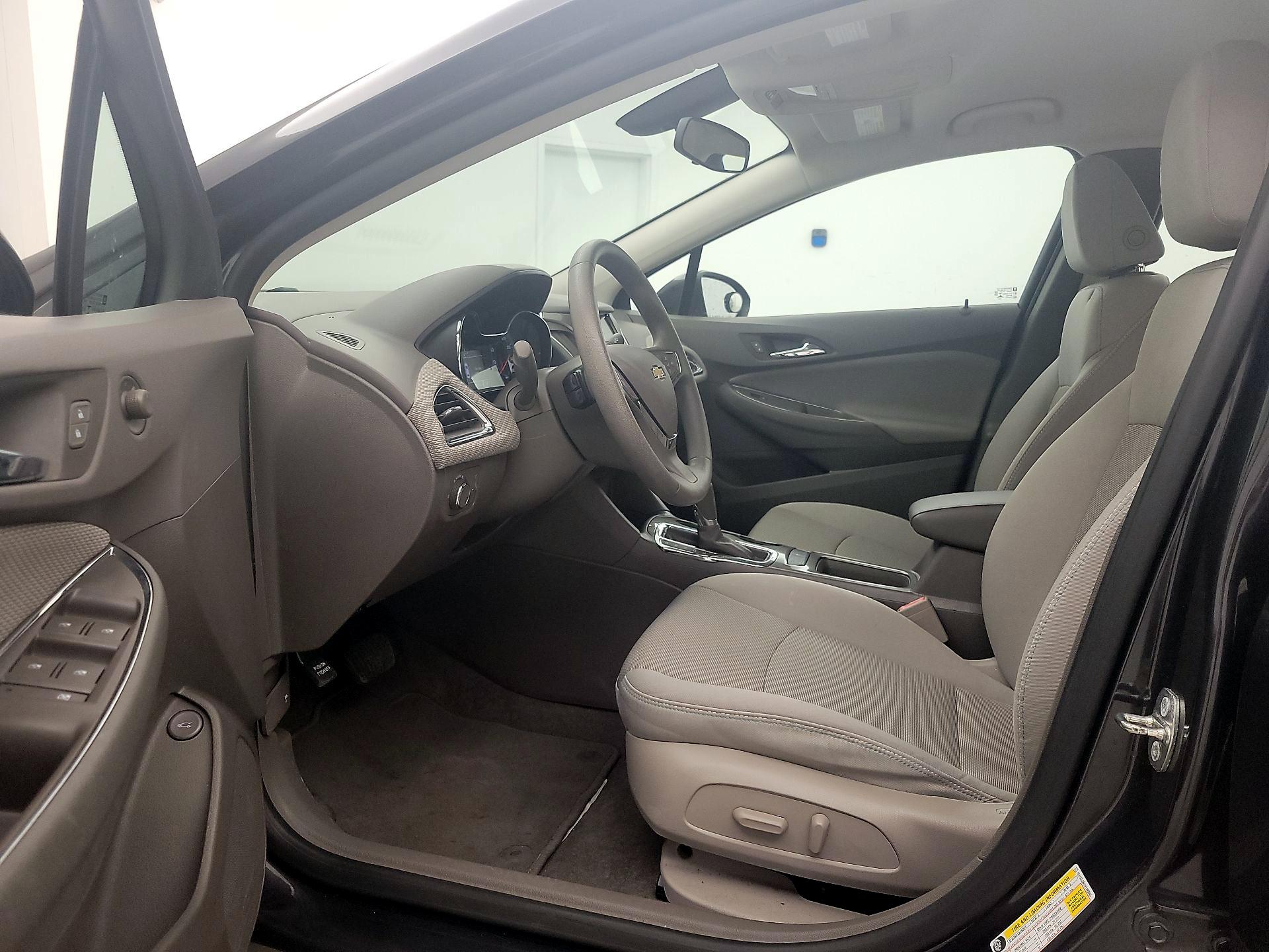 Thumbnail: 2017 Chevrolet Cruze - 11