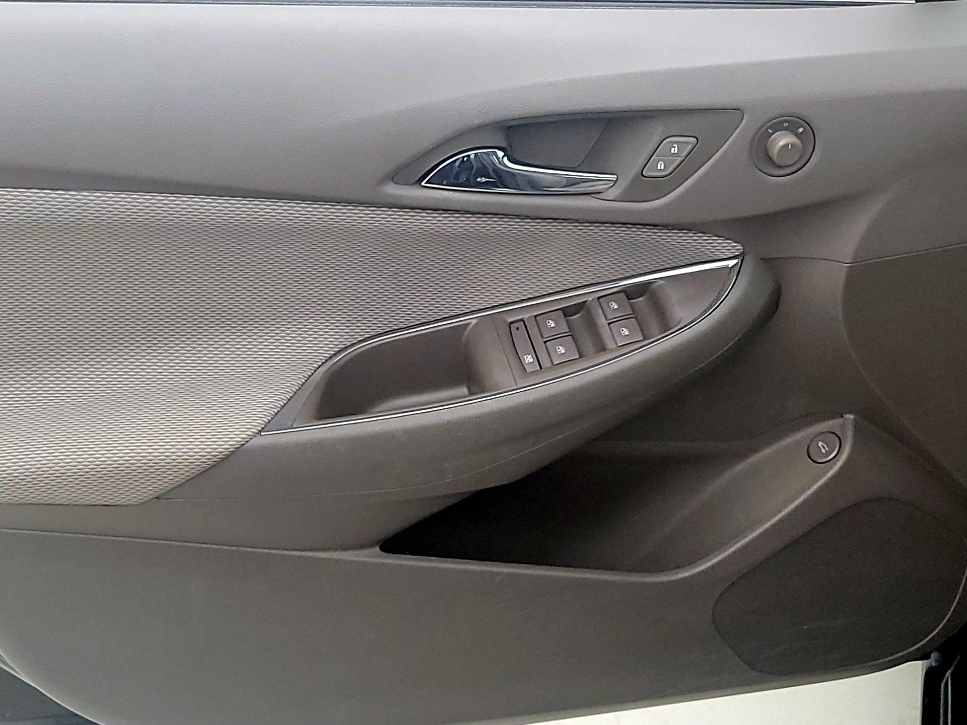 Thumbnail: 2017 Chevrolet Cruze - 12