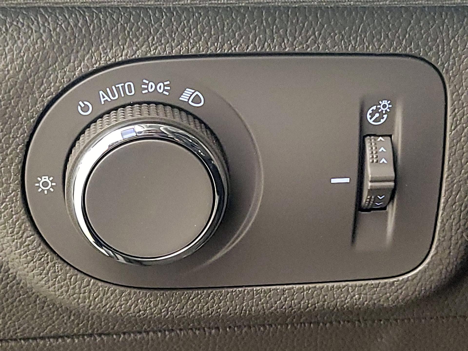 Thumbnail: 2017 Chevrolet Cruze - 13