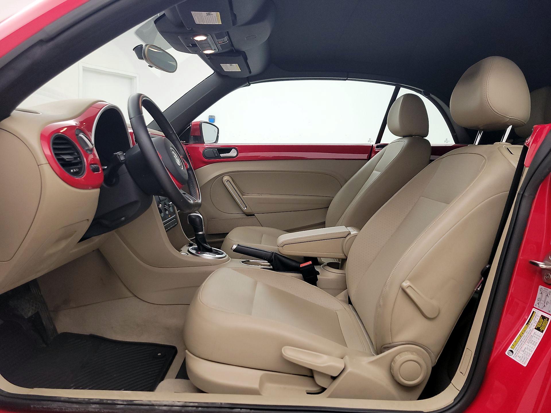 Thumbnail: 2015 Volkswagen Beetle - 11