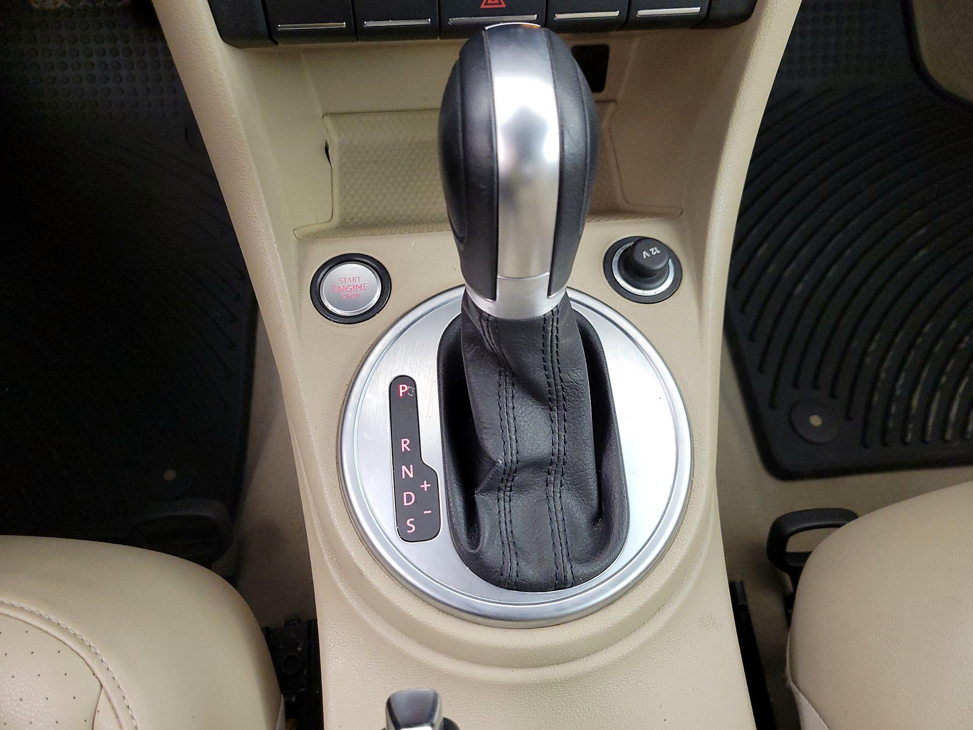 Thumbnail: 2015 Volkswagen Beetle - 18