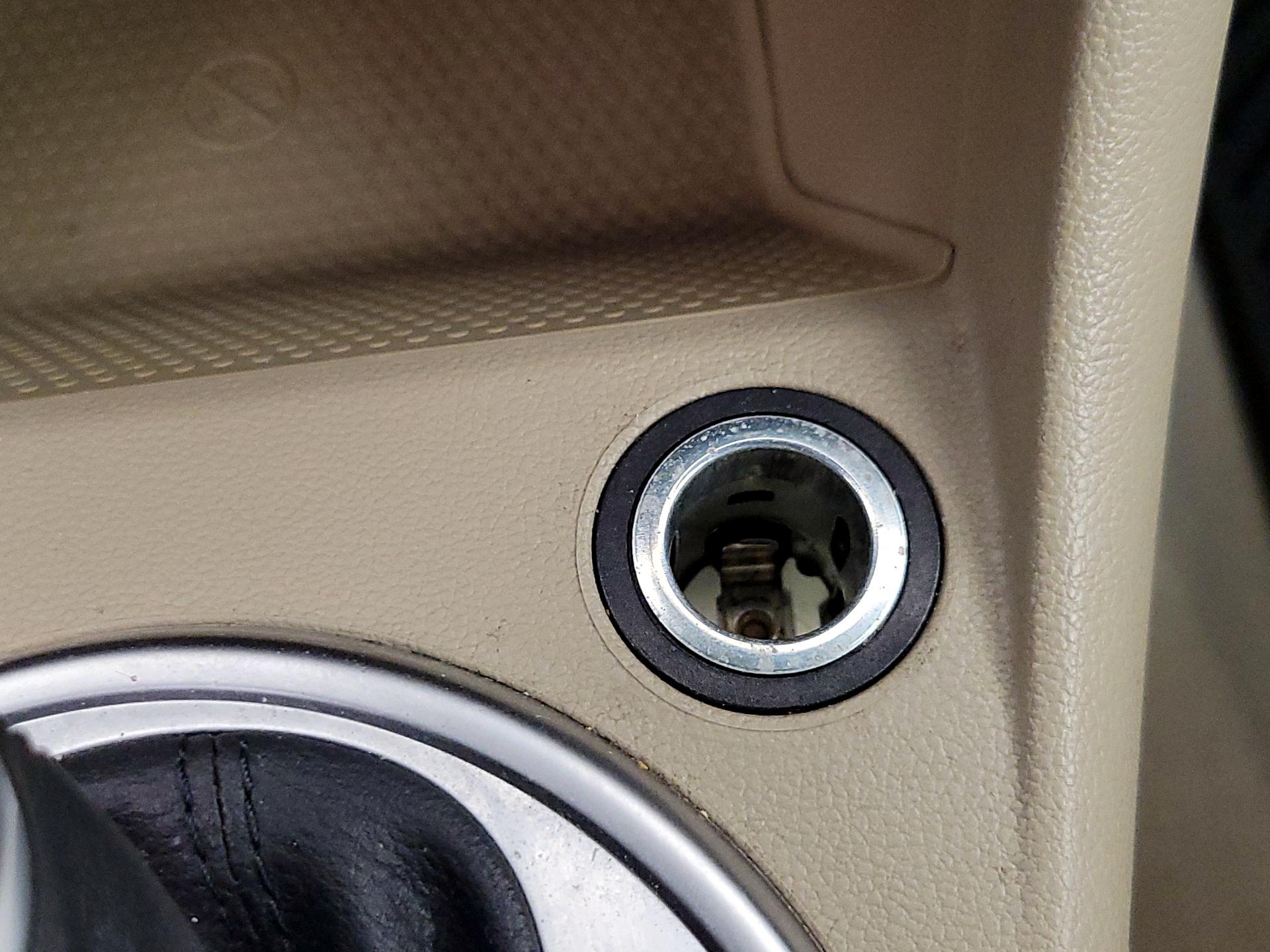 Thumbnail: 2015 Volkswagen Beetle - 19