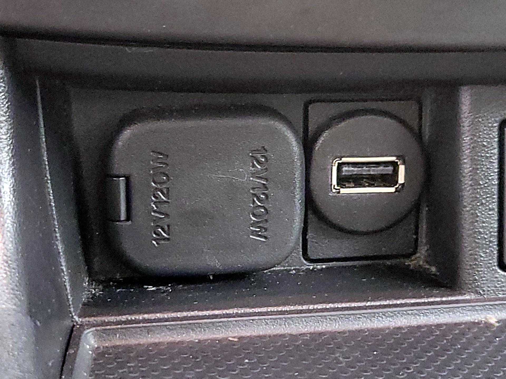 Thumbnail: 2015 Mazda MX-5 Miata - 18