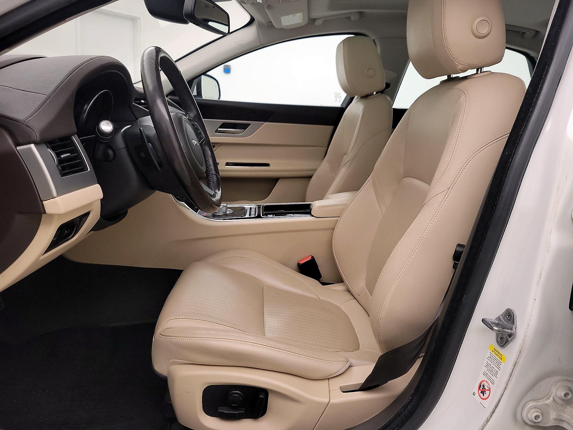 Thumbnail: 2016 Jaguar XF - 11