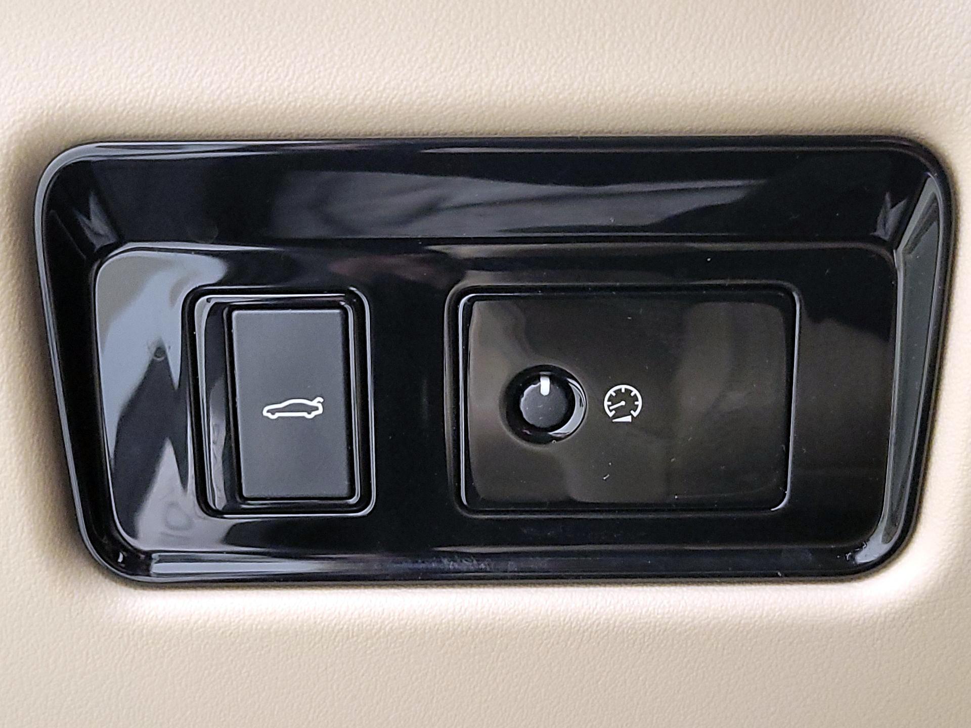 Thumbnail: 2016 Jaguar XF - 13