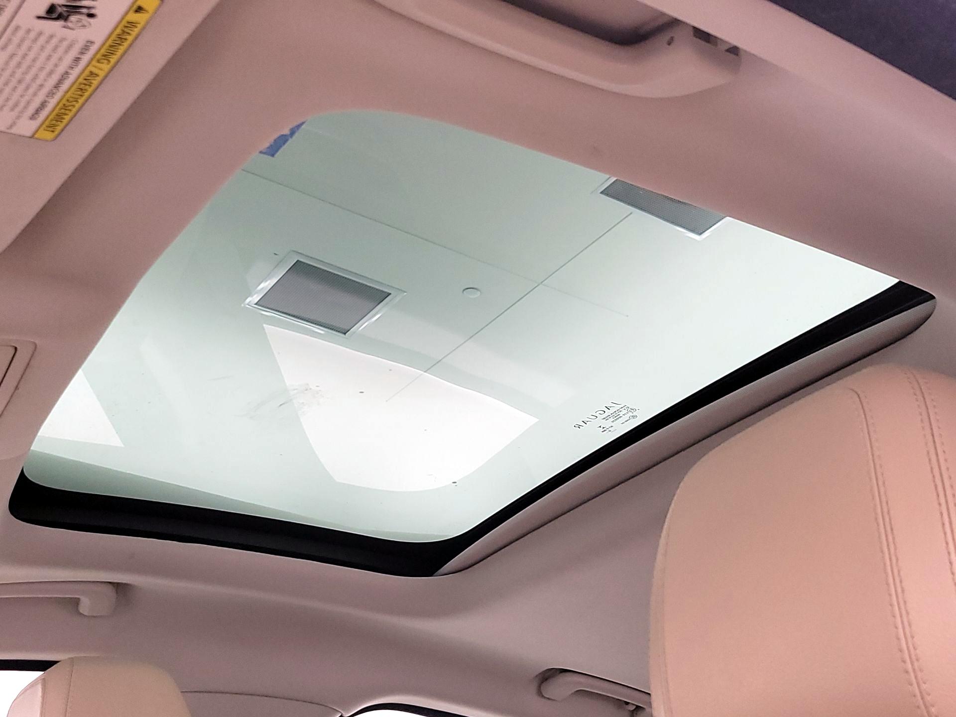 Thumbnail: 2016 Jaguar XF - 19