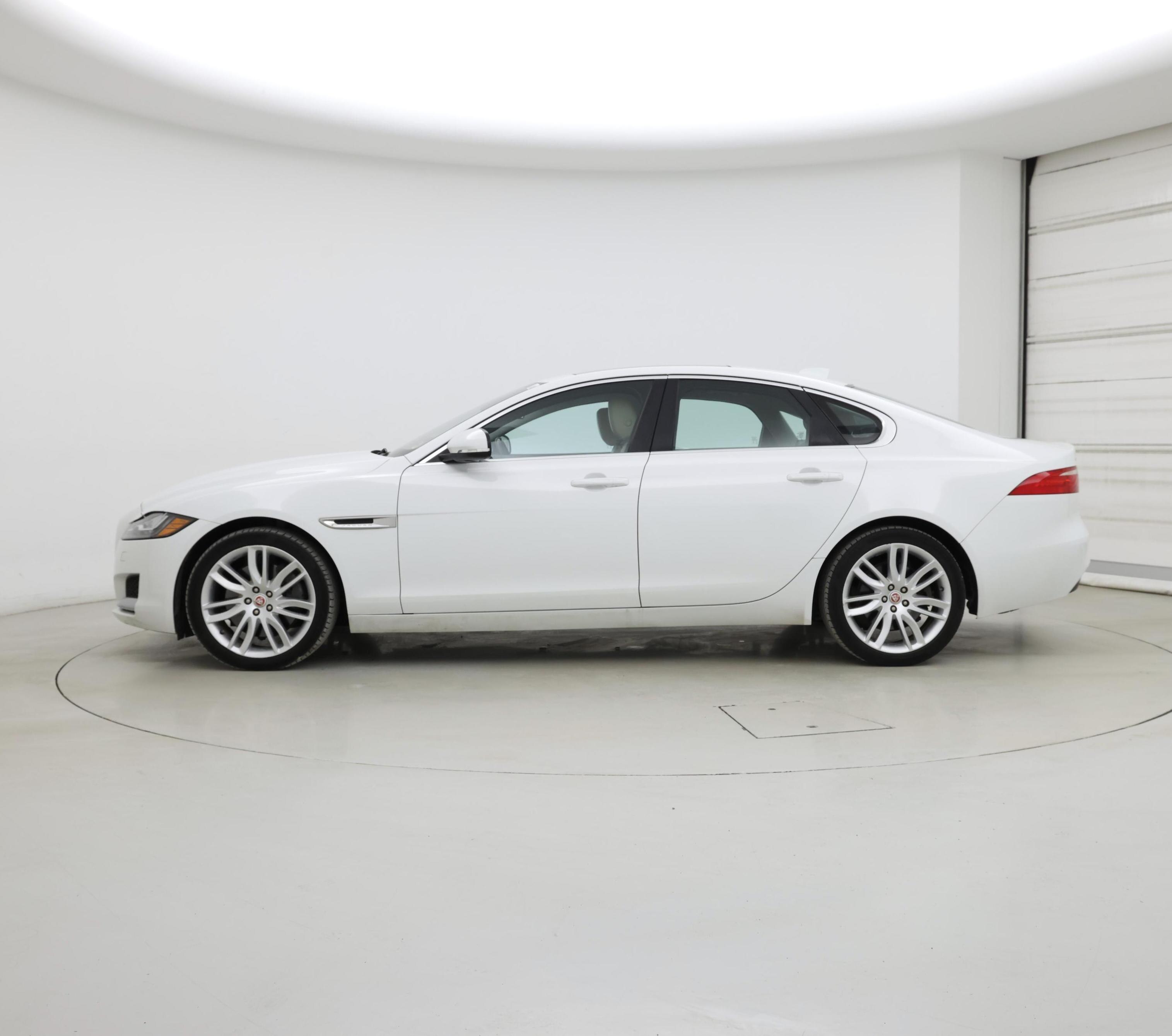Thumbnail: 2016 Jaguar XF - 3