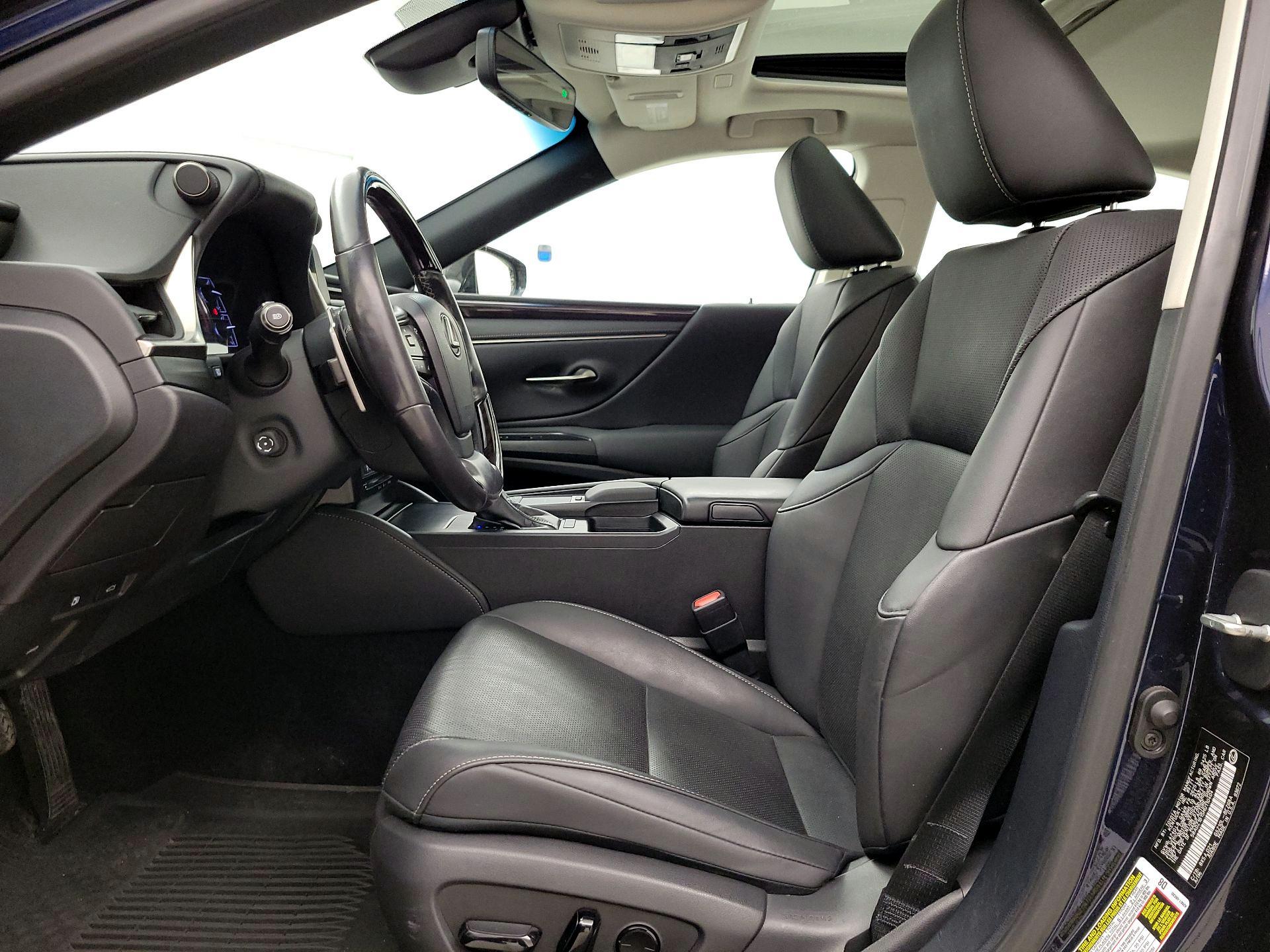Thumbnail: 2021 Lexus ES - 11