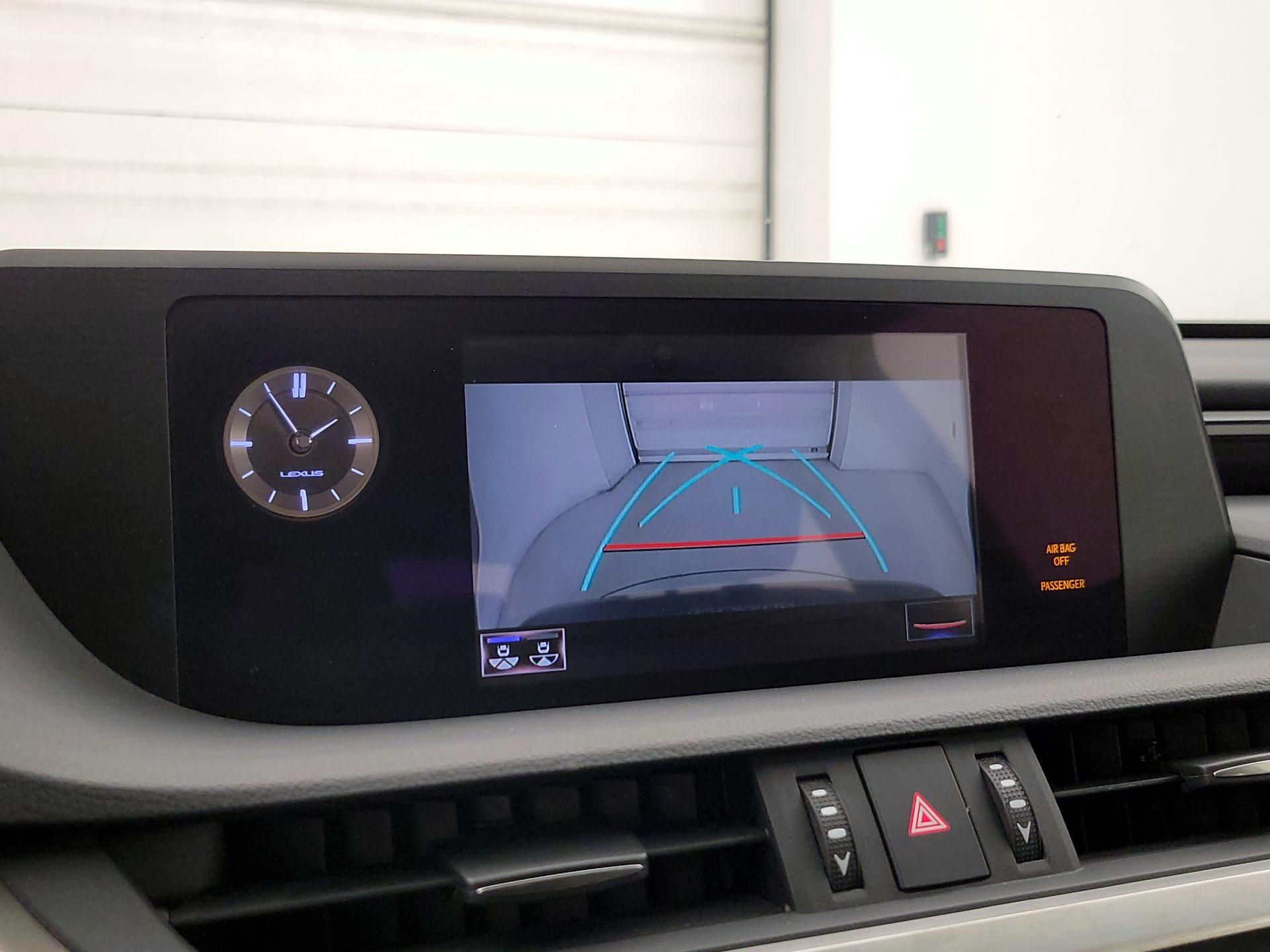Thumbnail: 2021 Lexus ES - 14