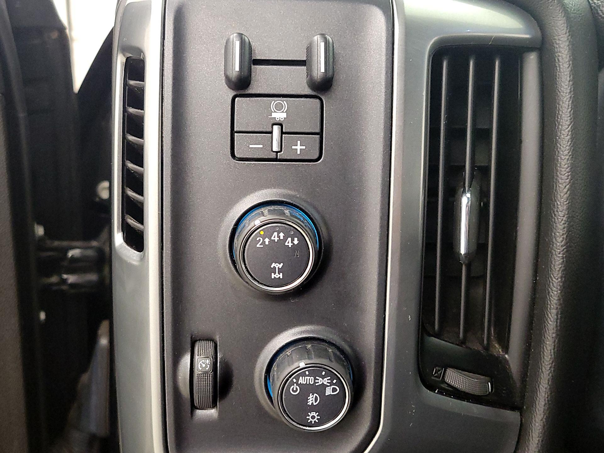 Thumbnail: 2017 Chevrolet Silverado 2500 - 13