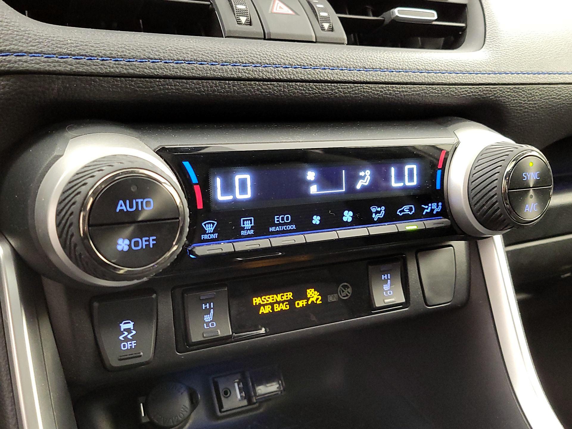 Thumbnail: 2019 Toyota RAV4 - 16