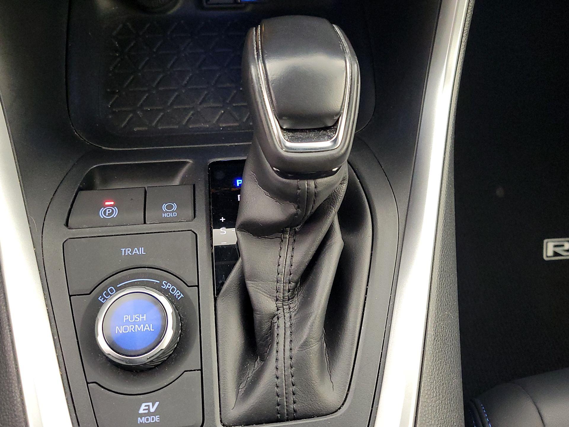 Thumbnail: 2019 Toyota RAV4 - 17