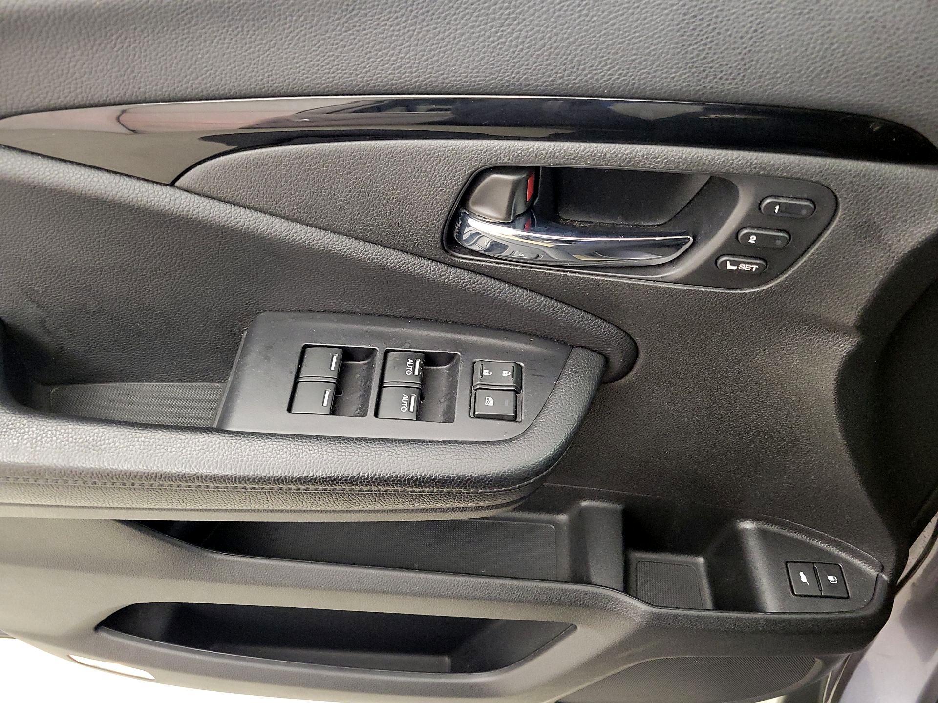 Thumbnail: 2019 Honda Pilot - 12