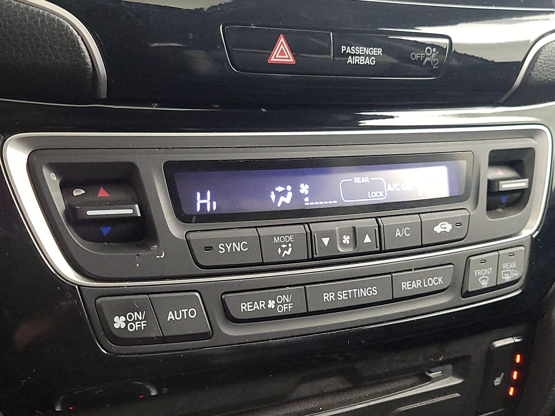 Thumbnail: 2019 Honda Pilot - 16