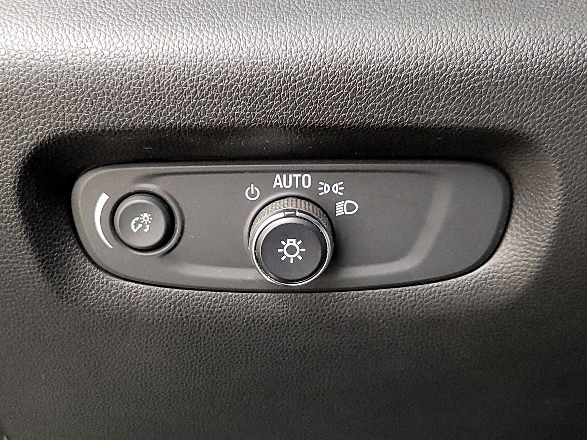 Thumbnail: 2018 Chevrolet Traverse - 13