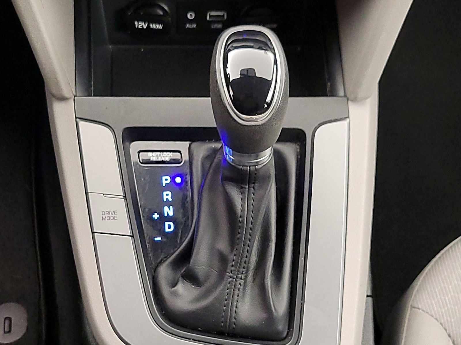 2018 Hyundai Elantra SE - Photo 18
