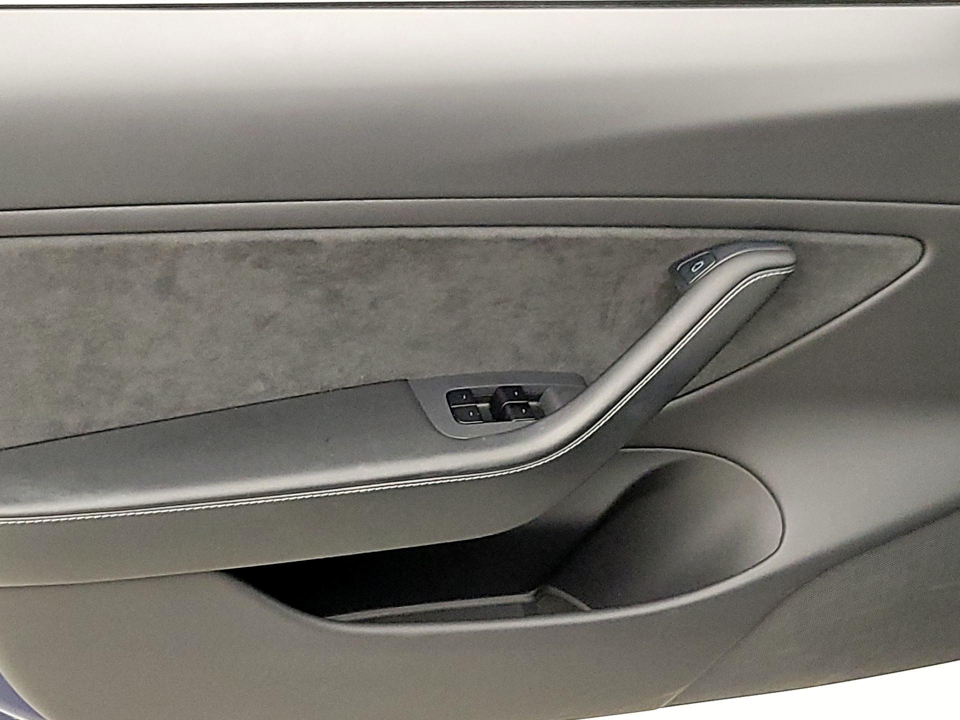 Thumbnail: 2021 Tesla Model 3 - 12