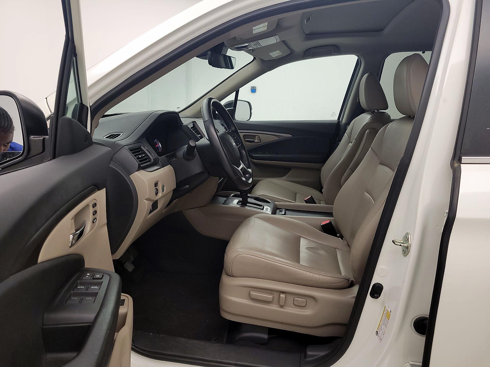 Thumbnail: 2019 Honda Pilot - 11