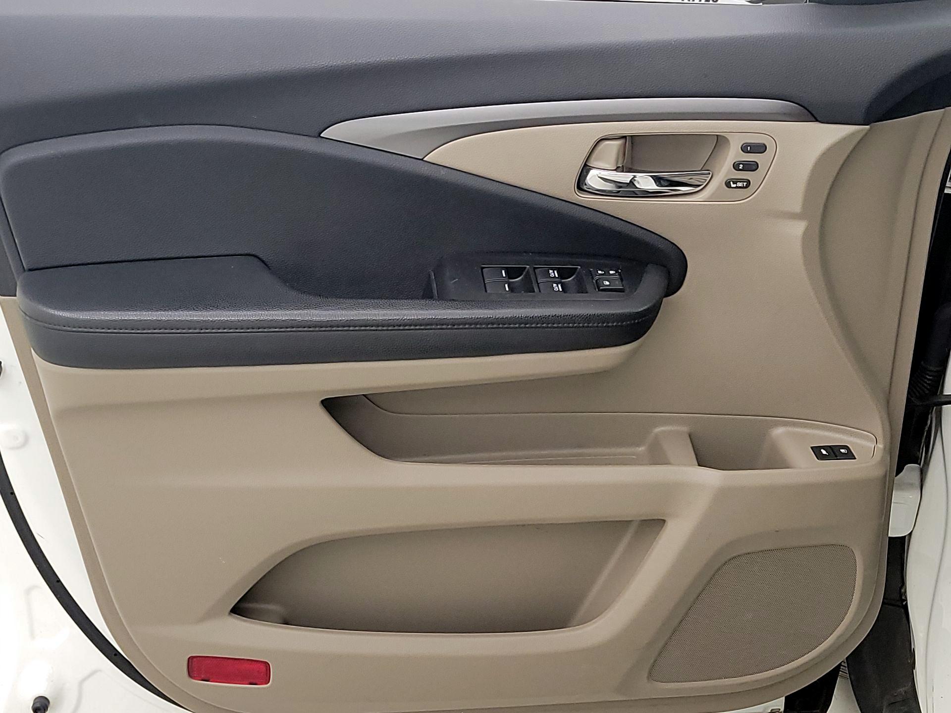 Thumbnail: 2019 Honda Pilot - 12