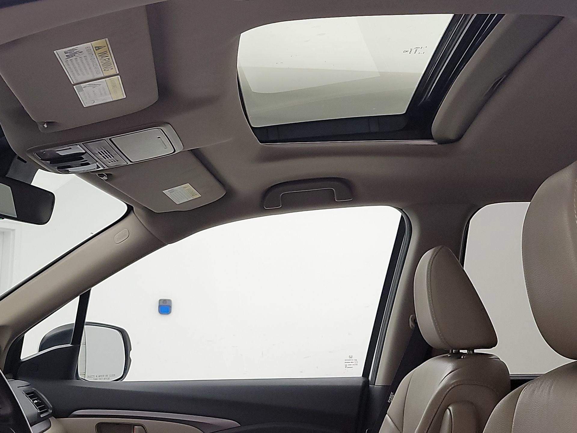 Thumbnail: 2019 Honda Pilot - 19