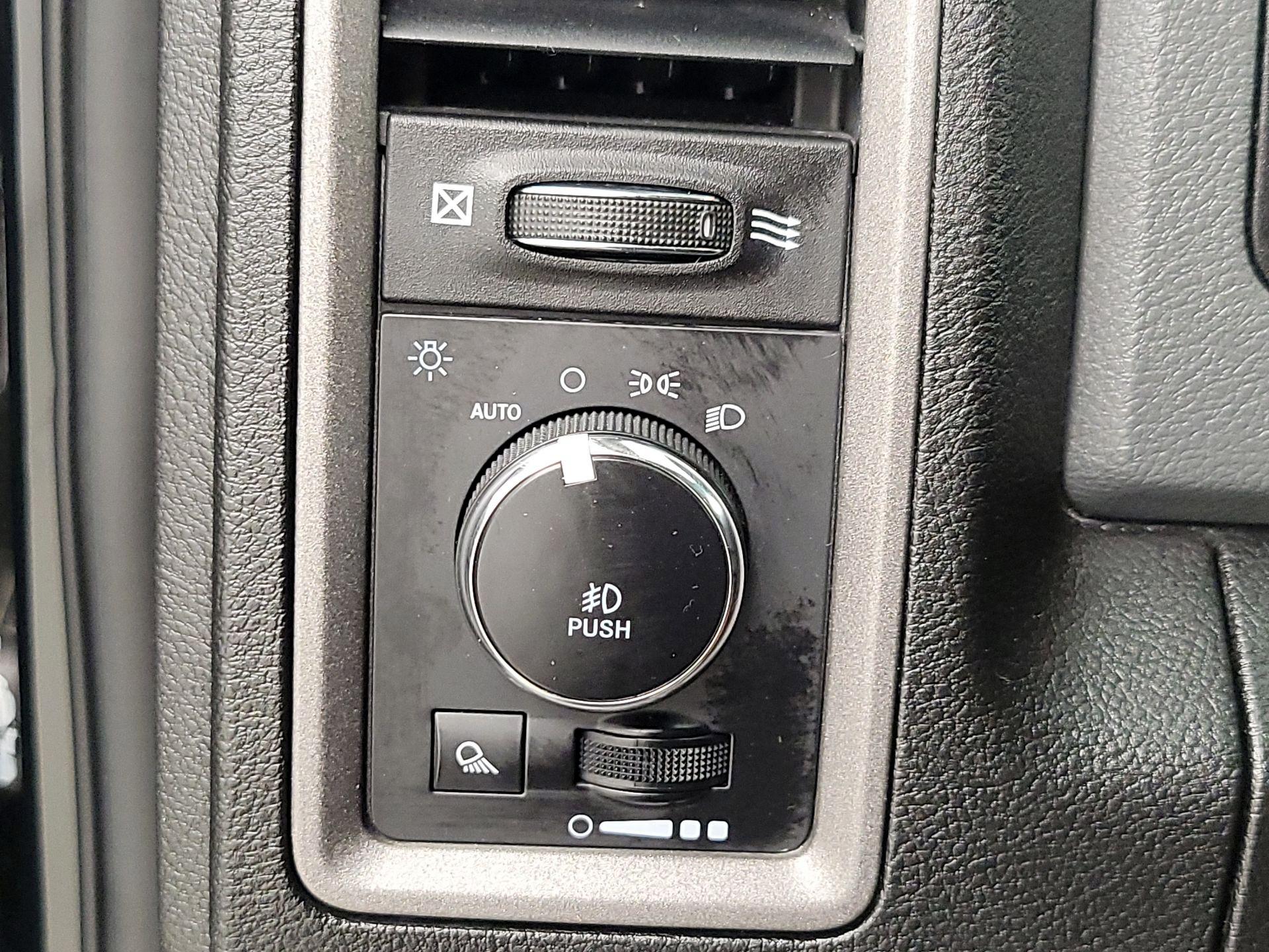 Thumbnail: 2019 RAM 1500 Classic - 13