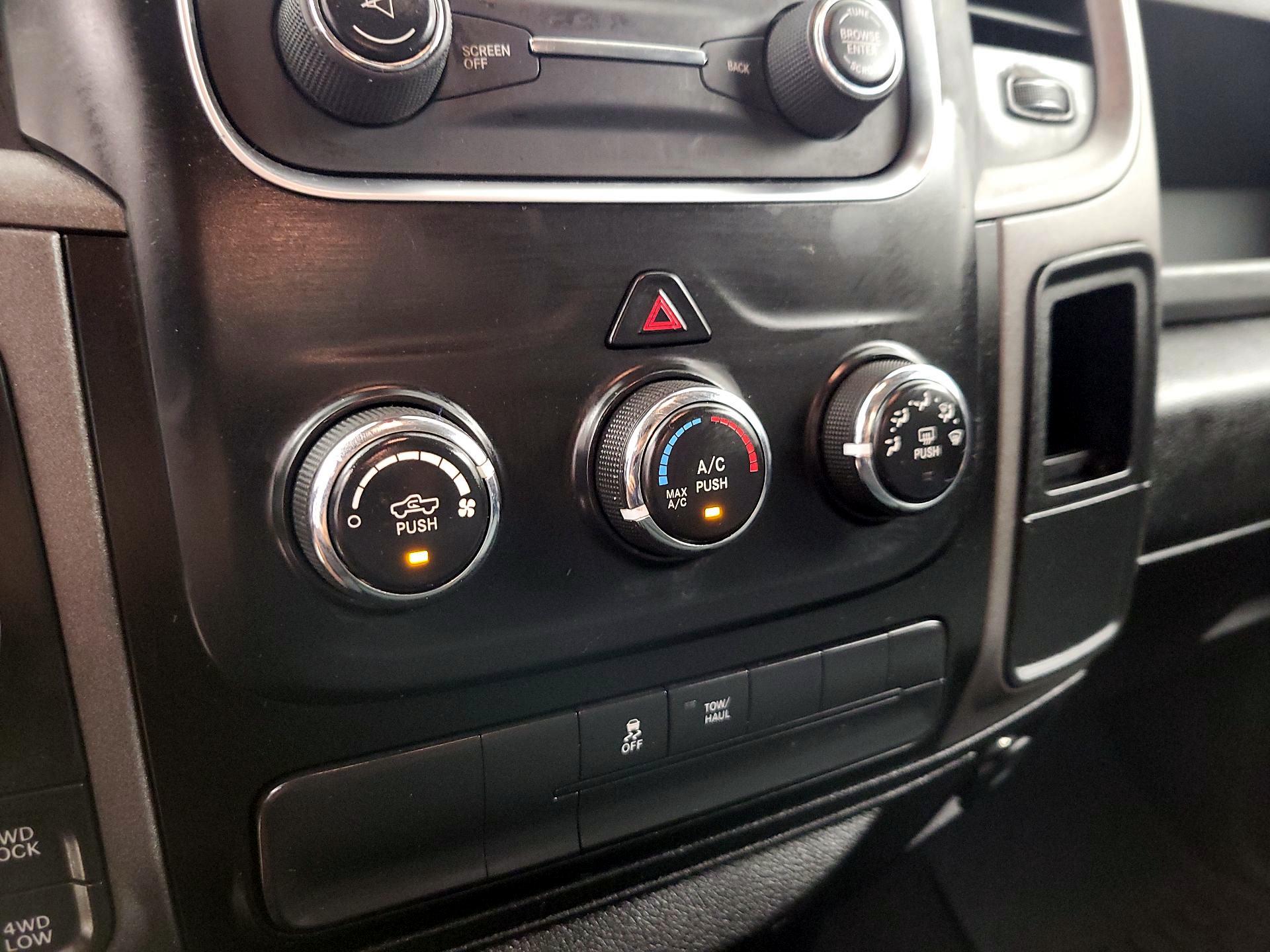Thumbnail: 2019 RAM 1500 Classic - 16