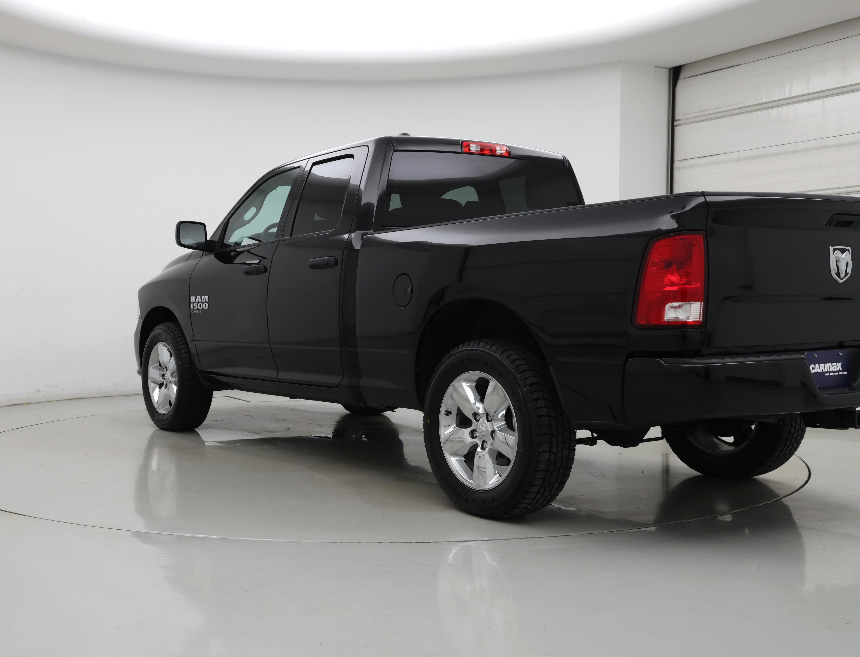 Thumbnail: 2019 RAM 1500 Classic - 2