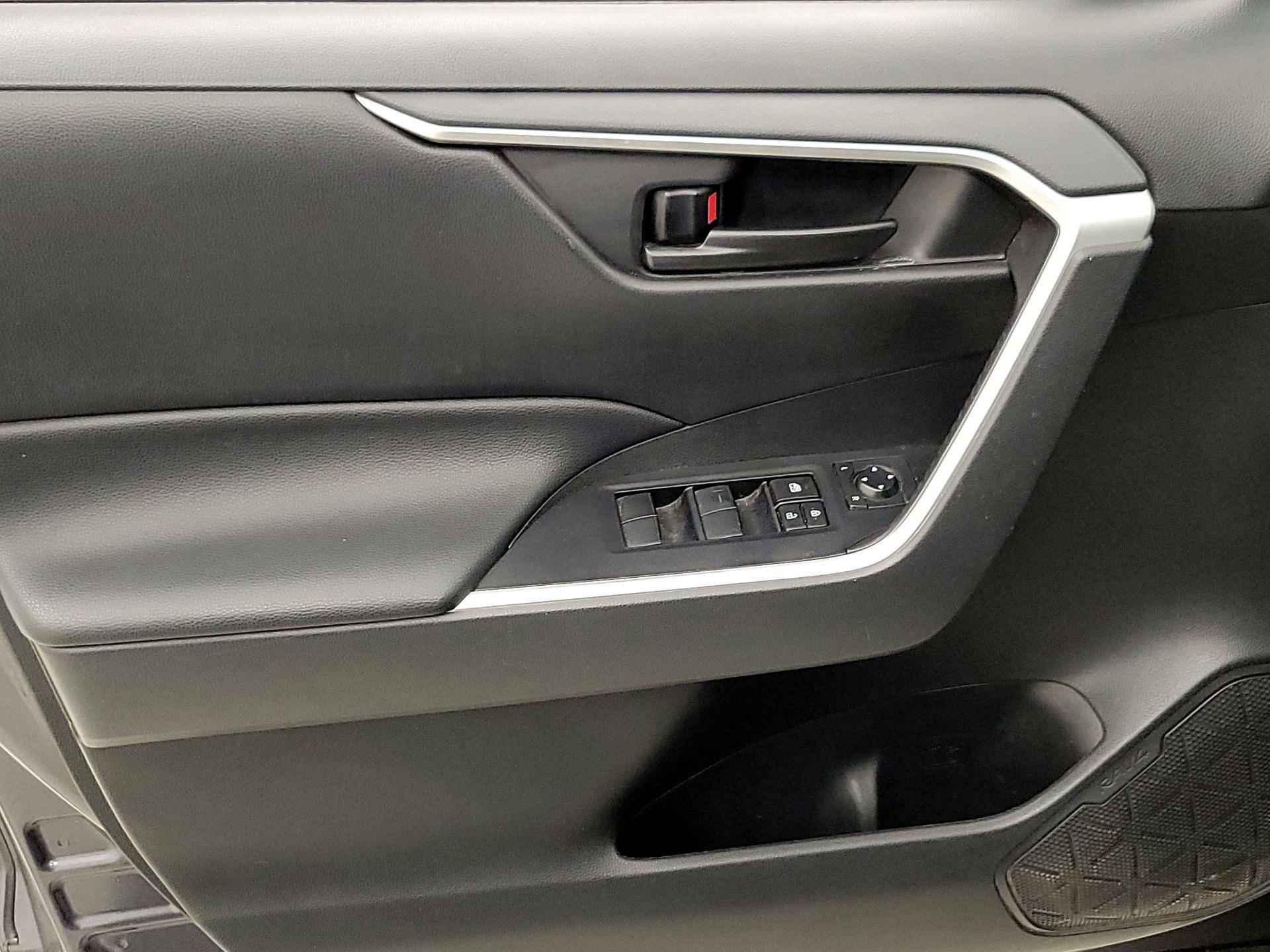 Thumbnail: 2021 Toyota RAV4 - 12