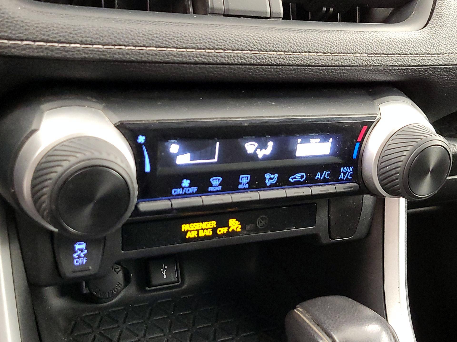 Thumbnail: 2021 Toyota RAV4 - 16