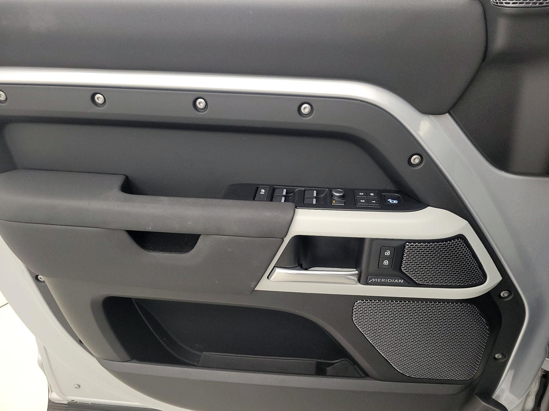Thumbnail: 2020 Land Rover Defender - 12