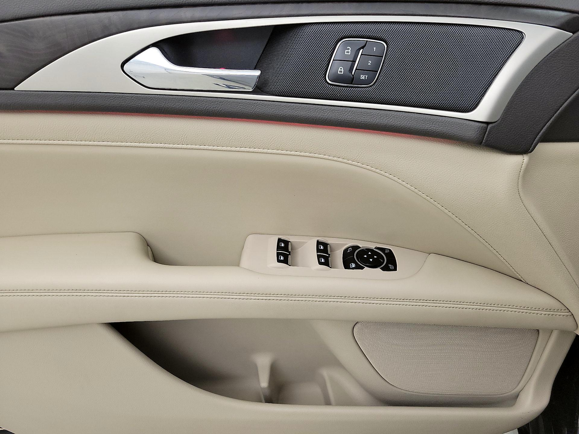 Thumbnail: 2017 Lincoln MKZ - 12
