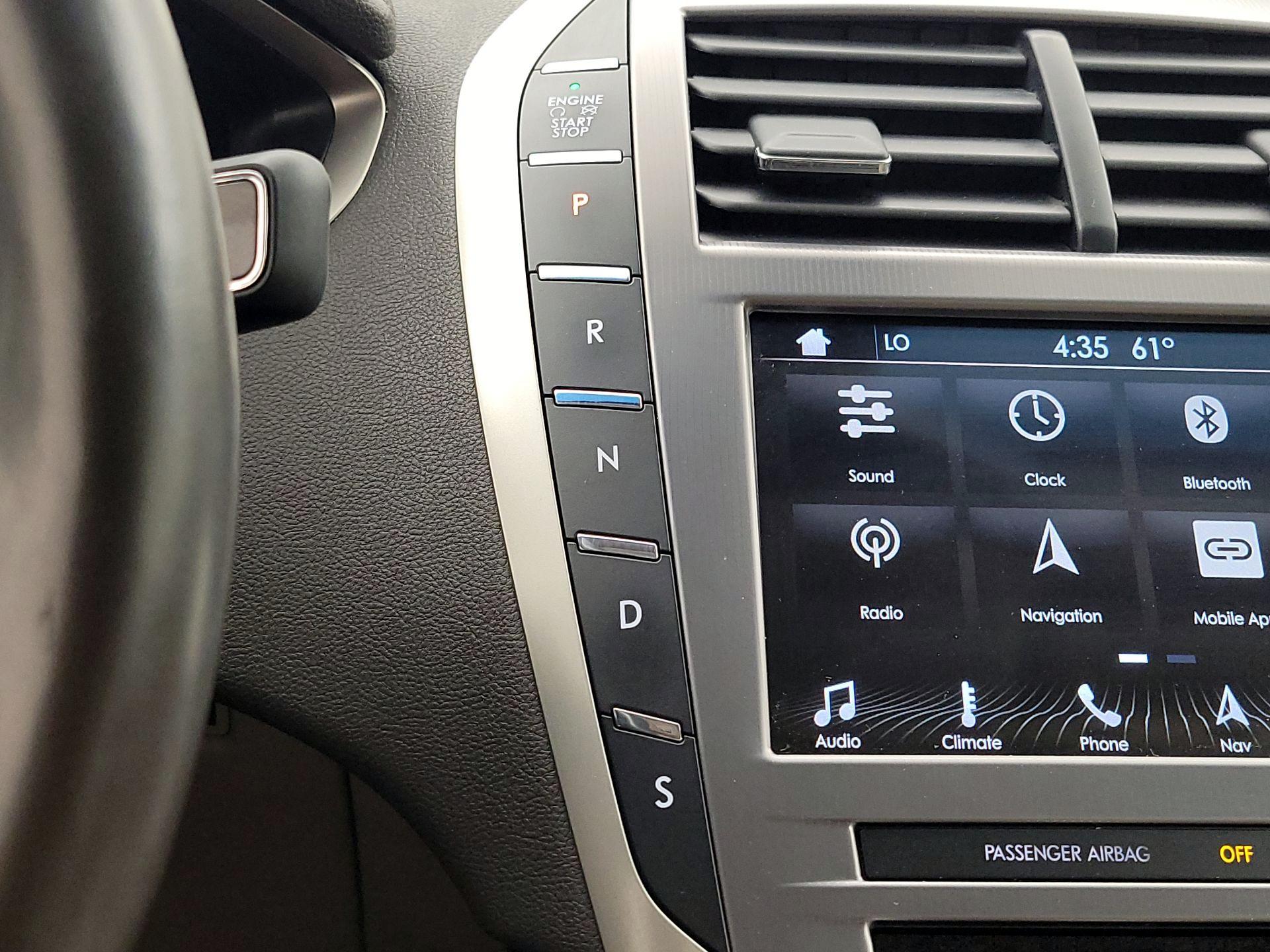 Thumbnail: 2017 Lincoln MKZ - 18