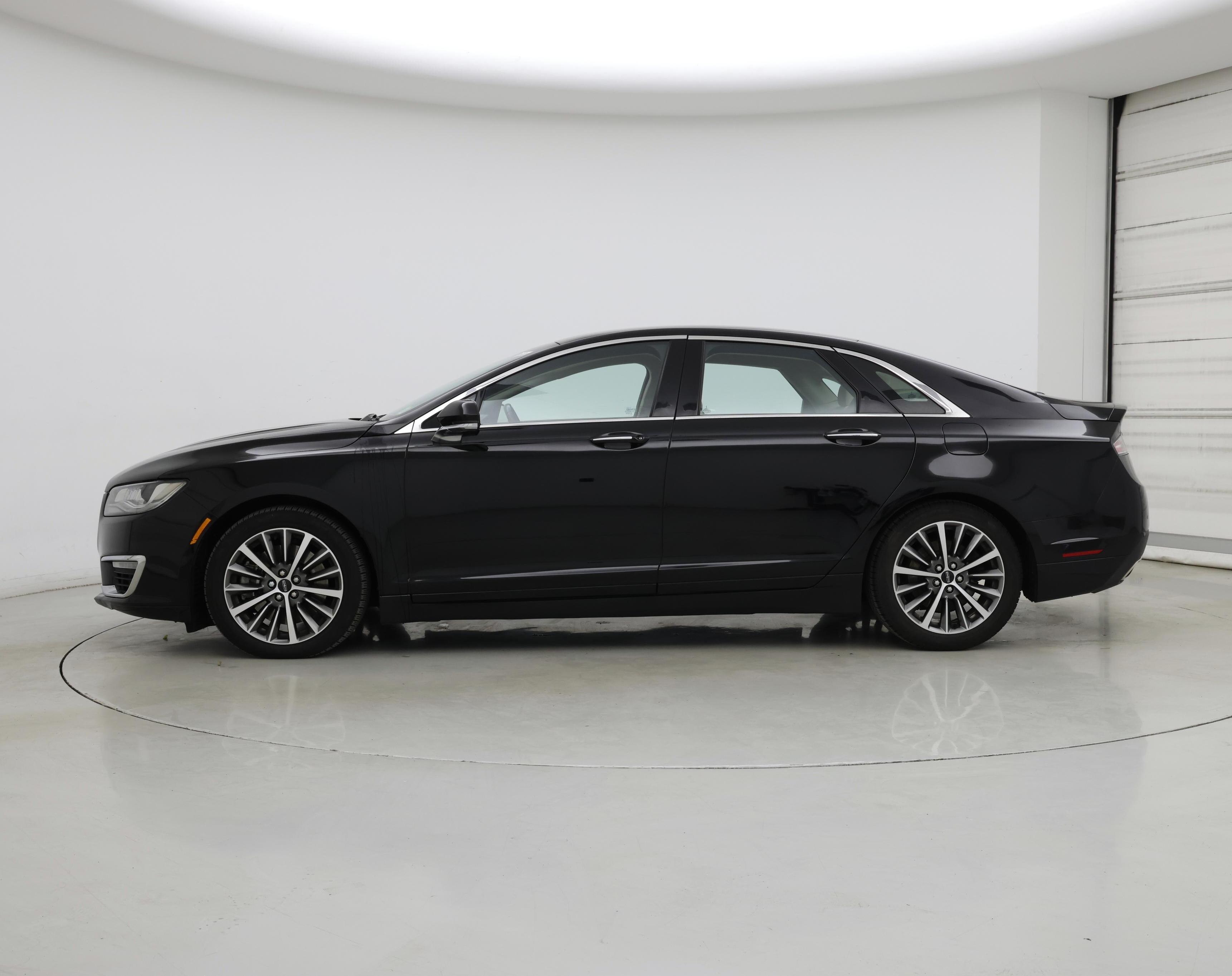 Thumbnail: 2017 Lincoln MKZ - 3