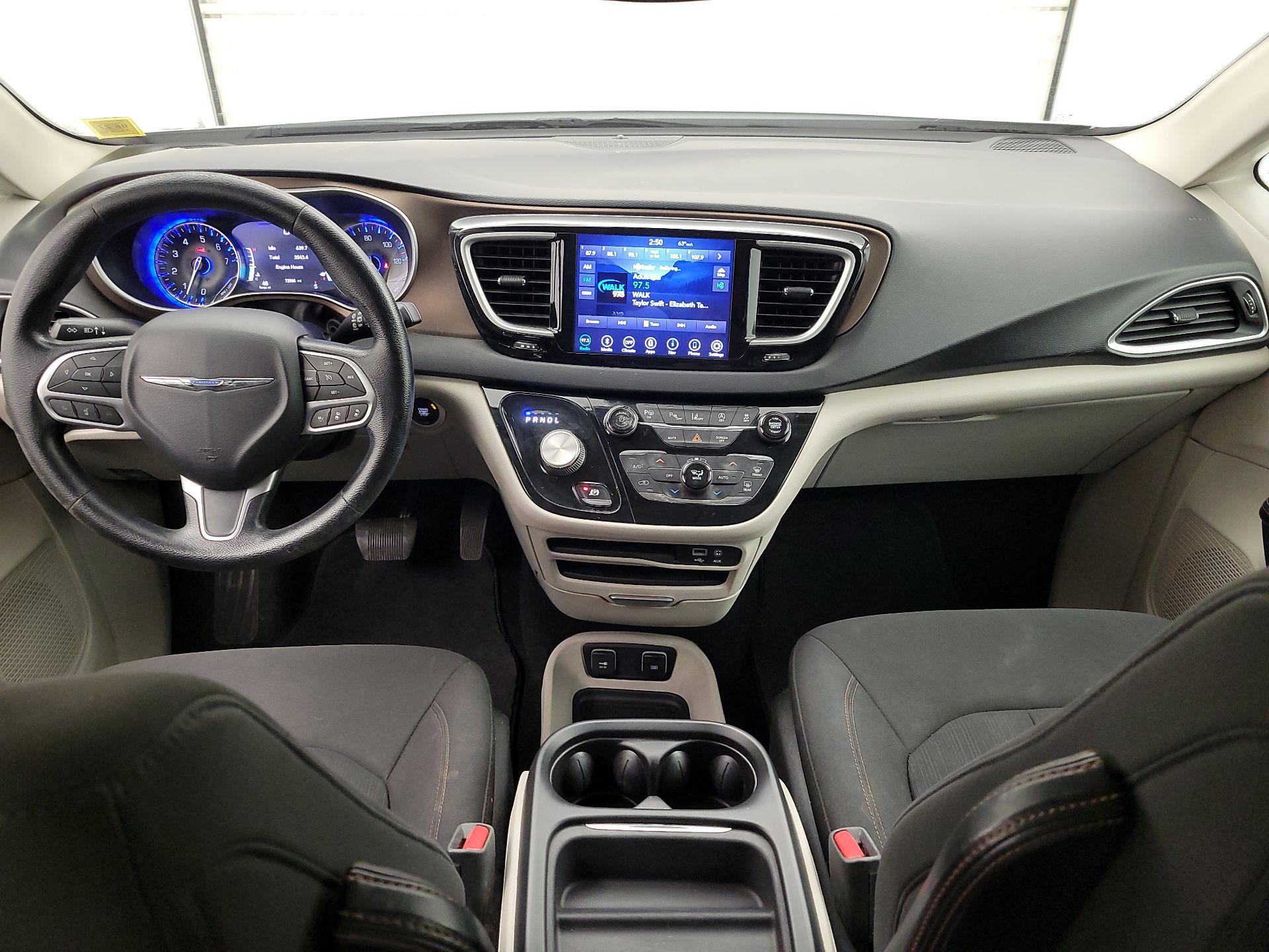 Thumbnail: 2019 Chrysler Pacifica - 9