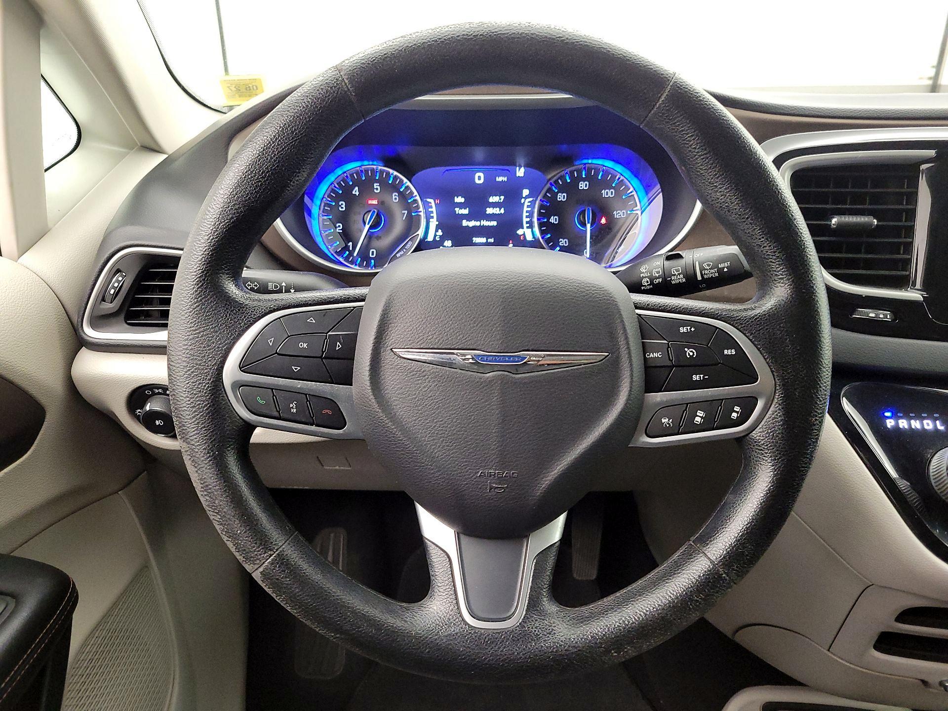 Thumbnail: 2019 Chrysler Pacifica - 10