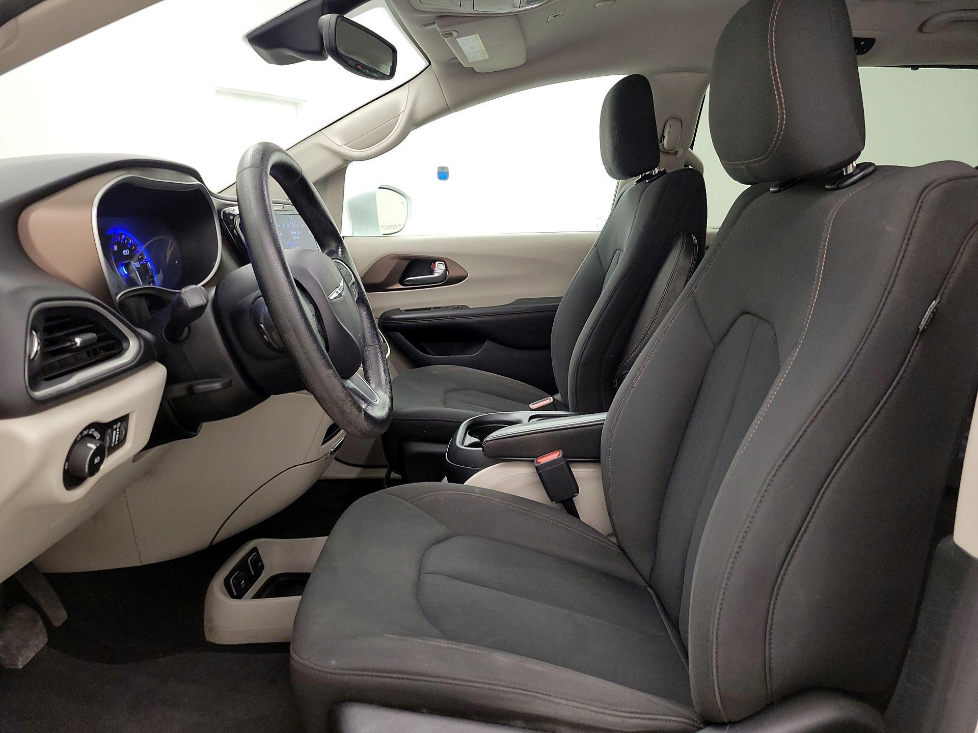 Thumbnail: 2019 Chrysler Pacifica - 11