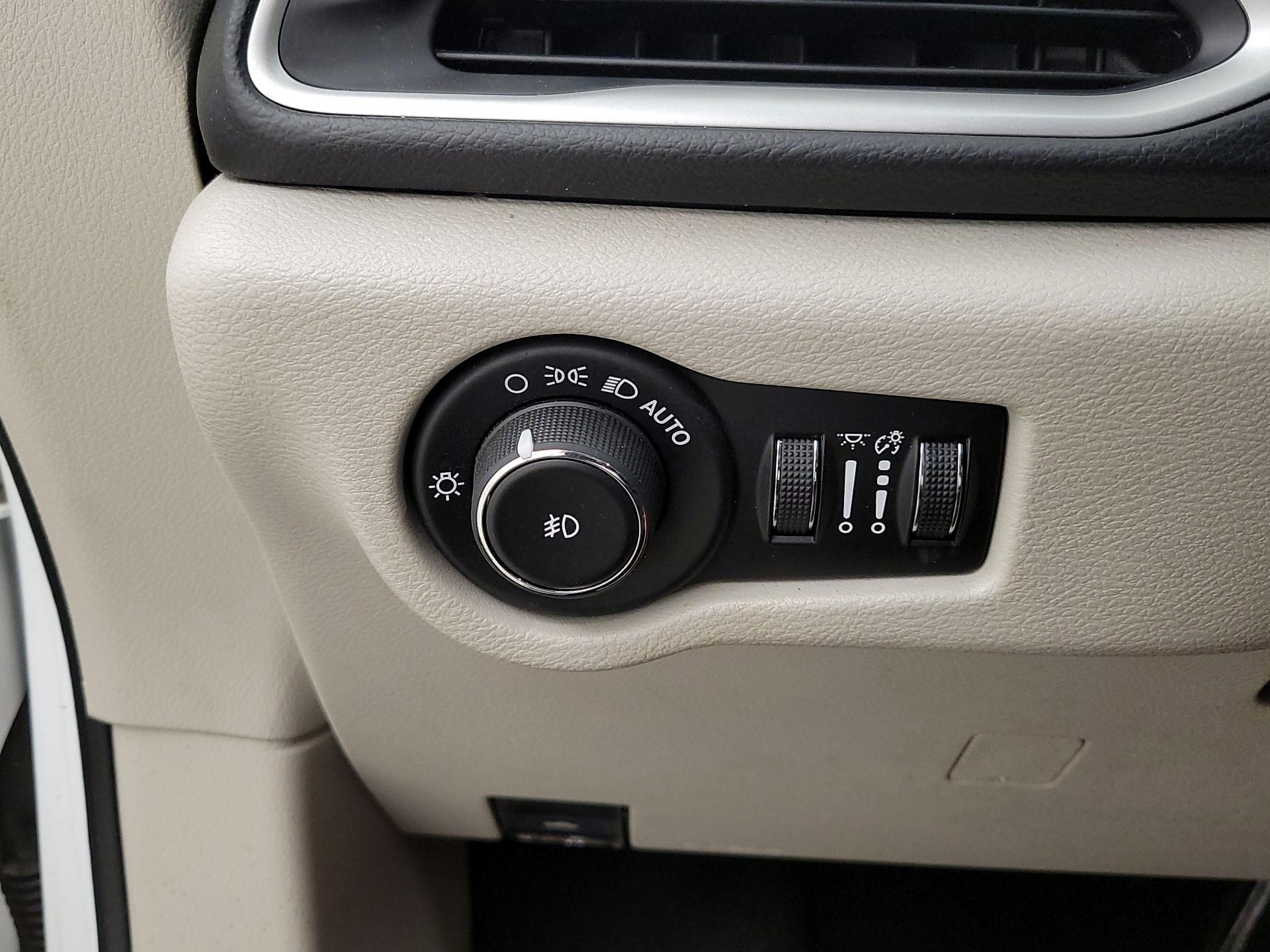 Thumbnail: 2019 Chrysler Pacifica - 13