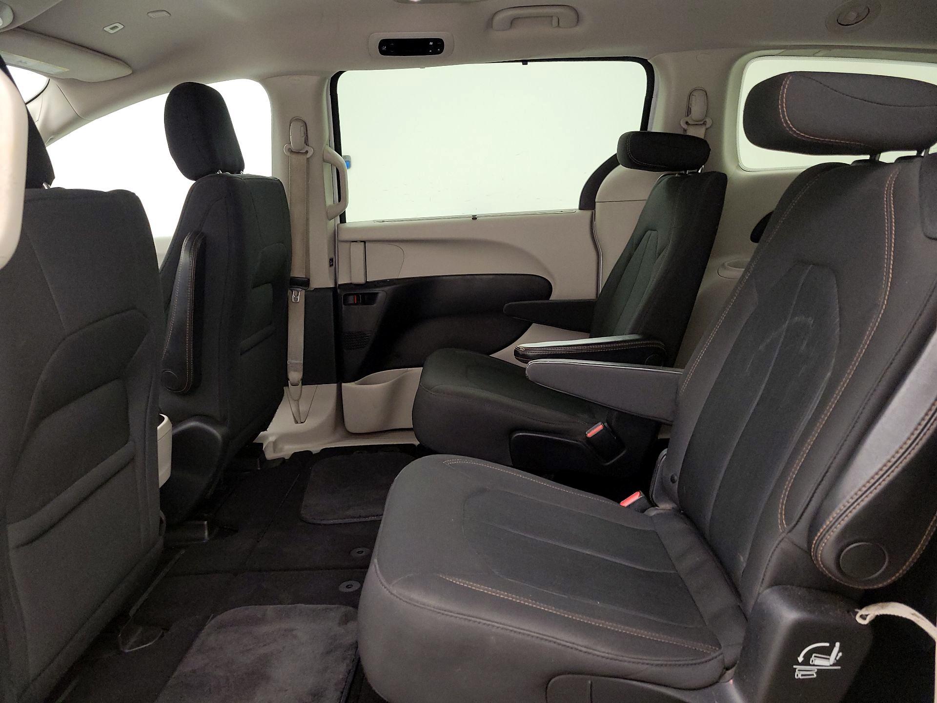Thumbnail: 2019 Chrysler Pacifica - 20