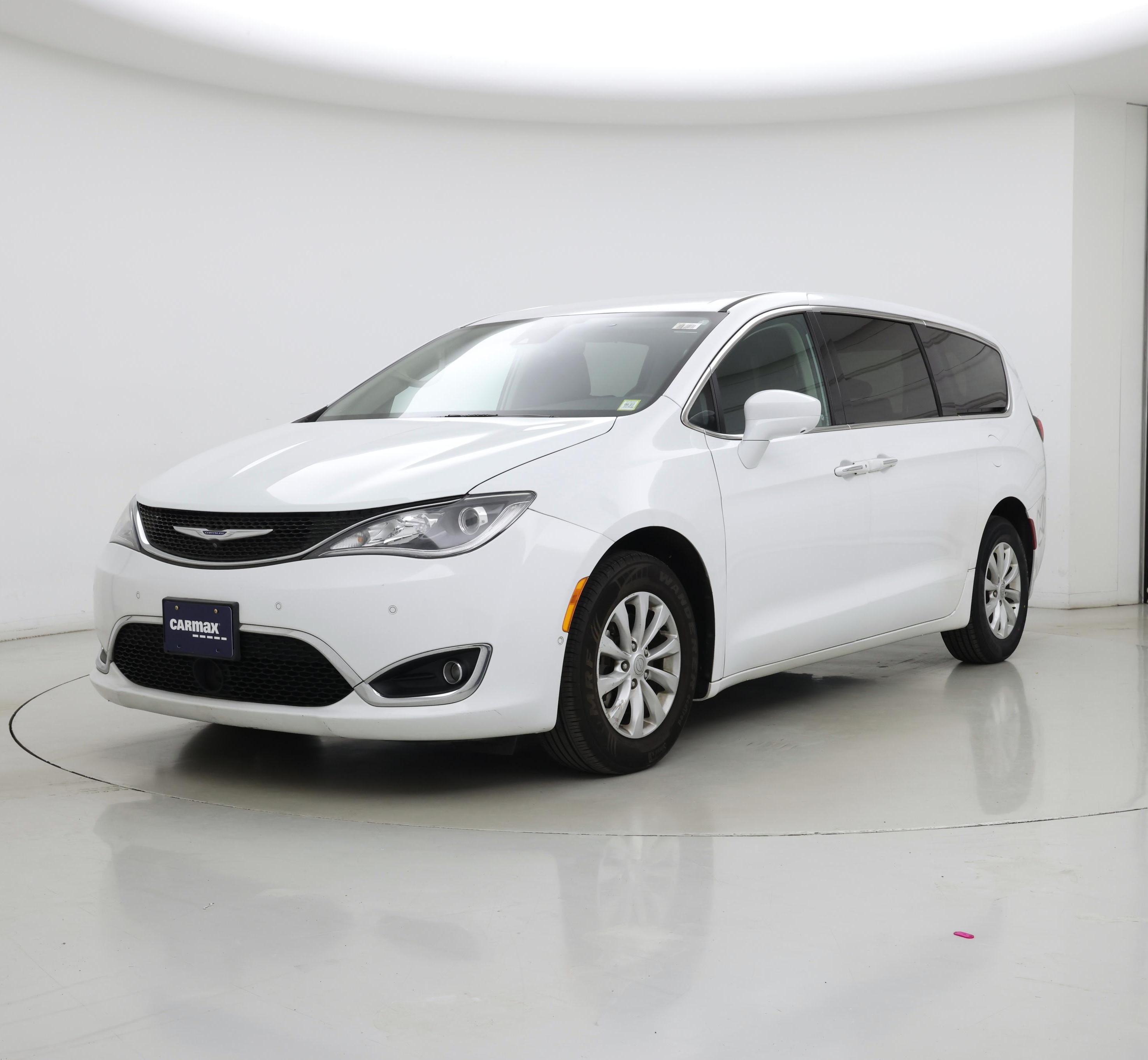 Thumbnail: 2019 Chrysler Pacifica - 4