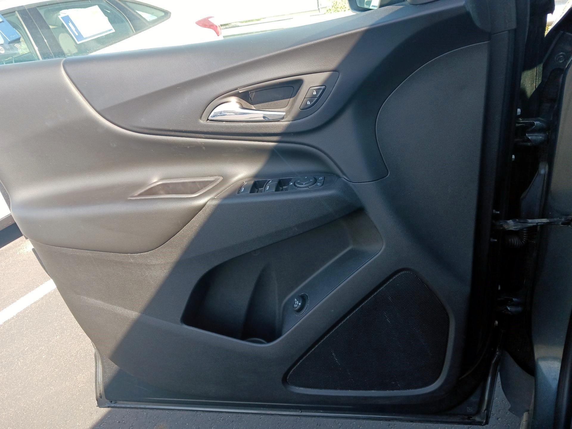 Thumbnail: 2020 Chevrolet Equinox - 10