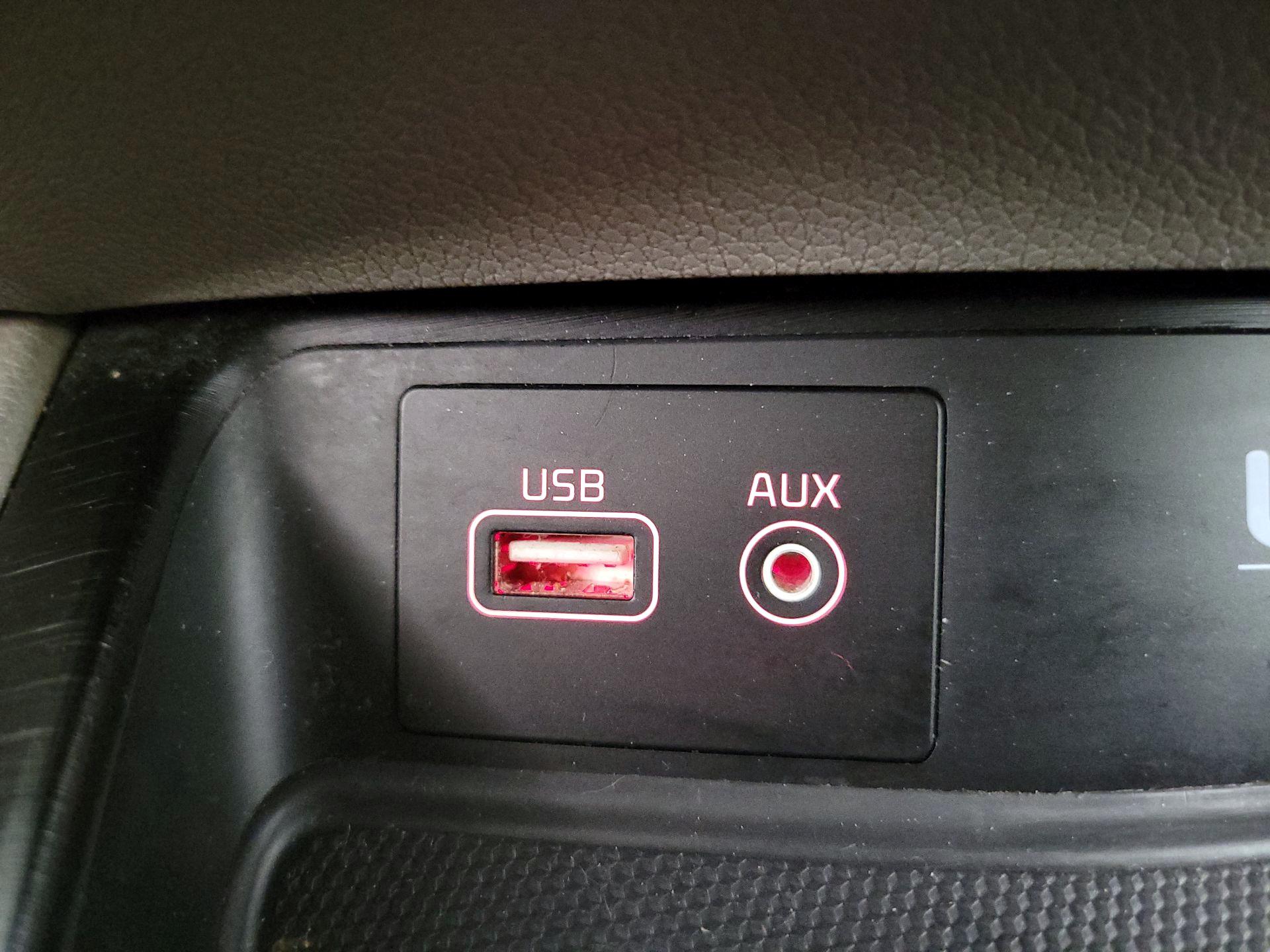 Thumbnail: 2016 Kia Sedona - 18