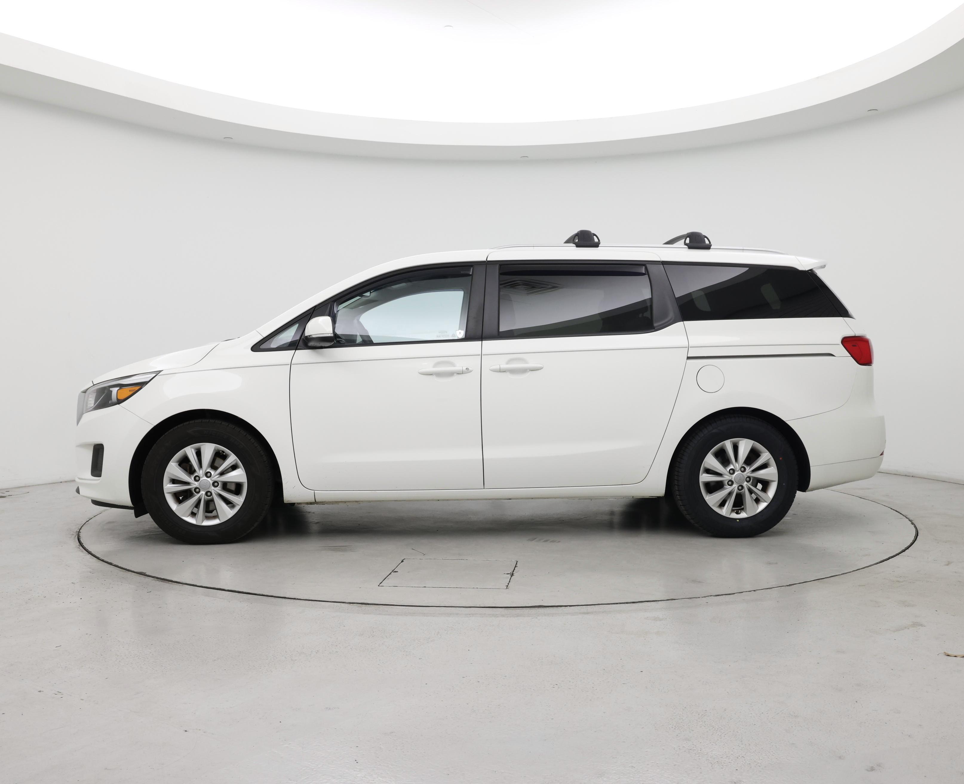Thumbnail: 2016 Kia Sedona - 3